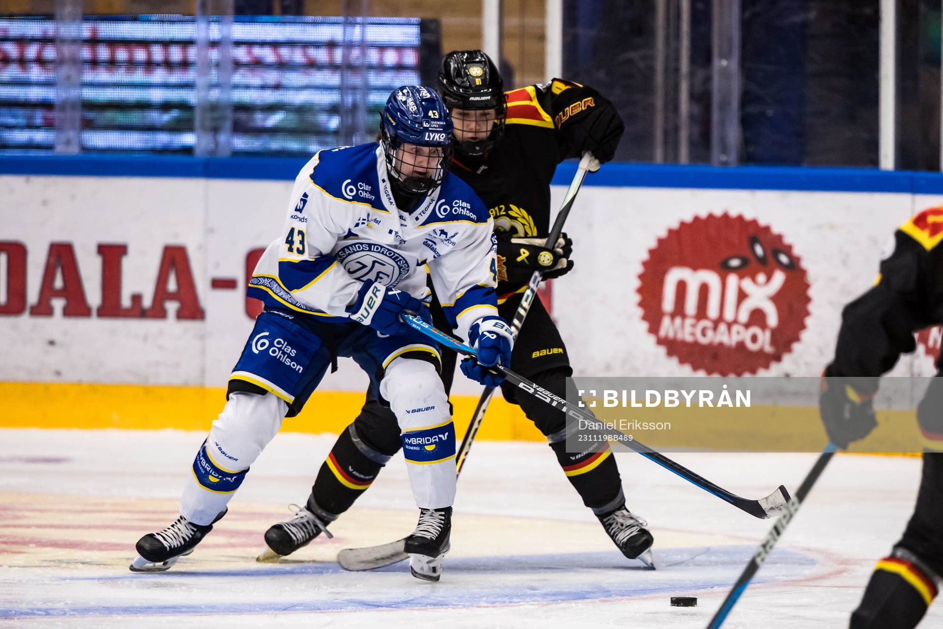 Leksands IFs Aino Karppinen och Brynäs IFs Noemi