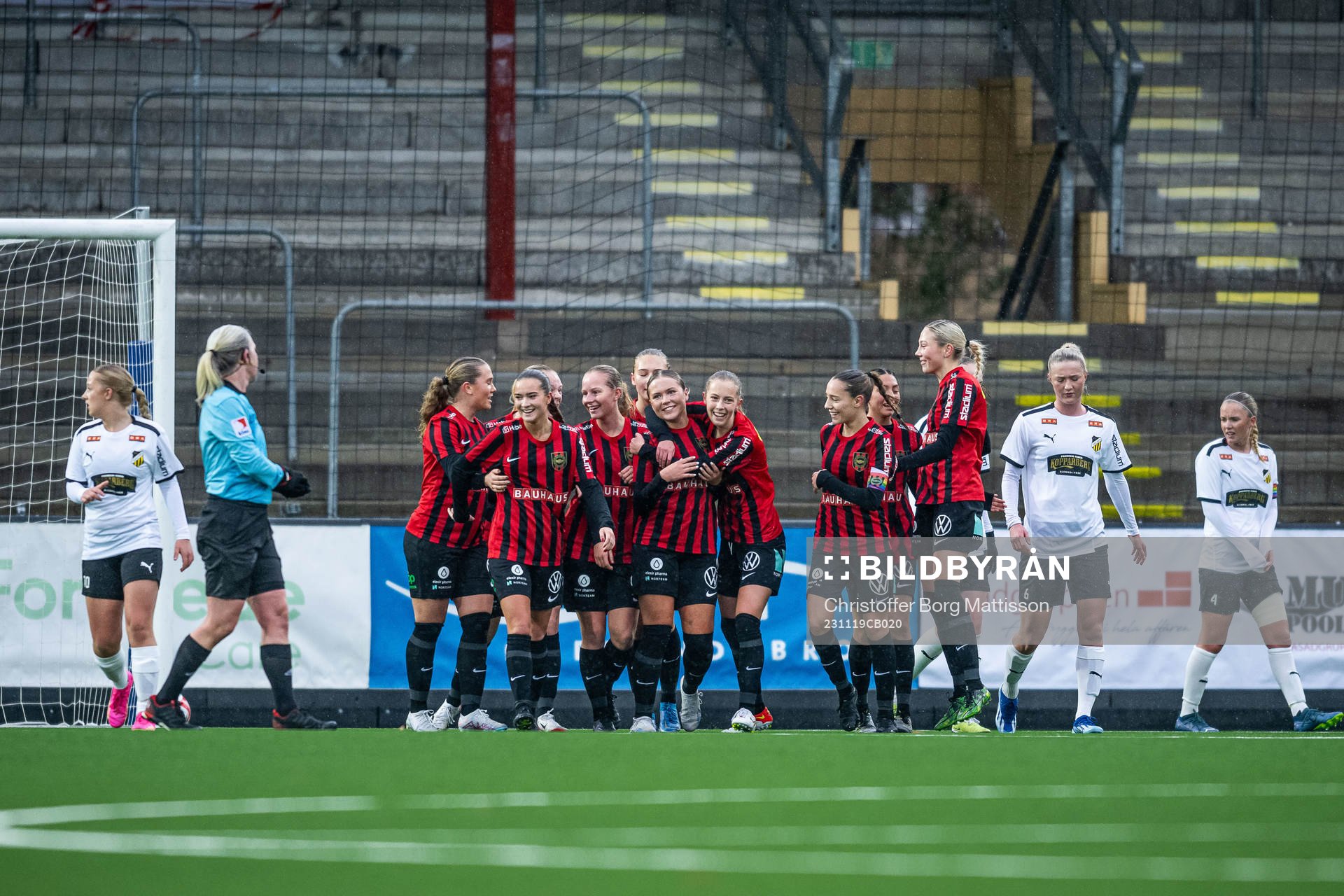 Brommapojkarnas Tuva Norell jublar med lagkamrater