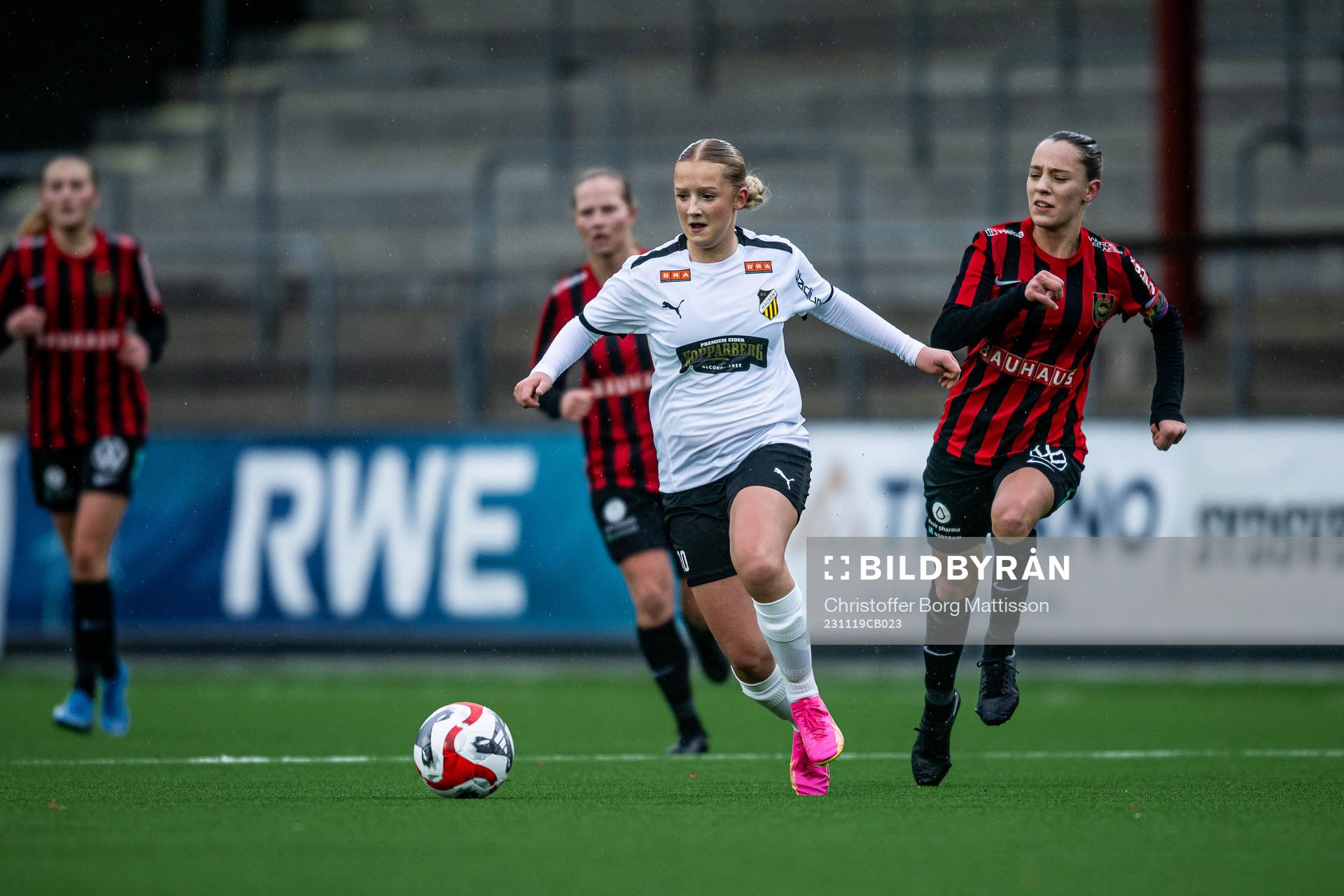 Häckens Emilia Migas under bronsmatchen i Svenska Spel F19 Slutspel 2023 mellan Brommapojkarna och Häcken den 19 november 2023 i Malmö.