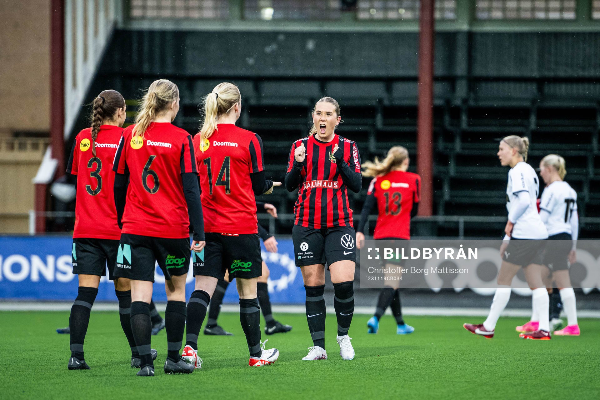 Brommapojkarnas spelare jublar