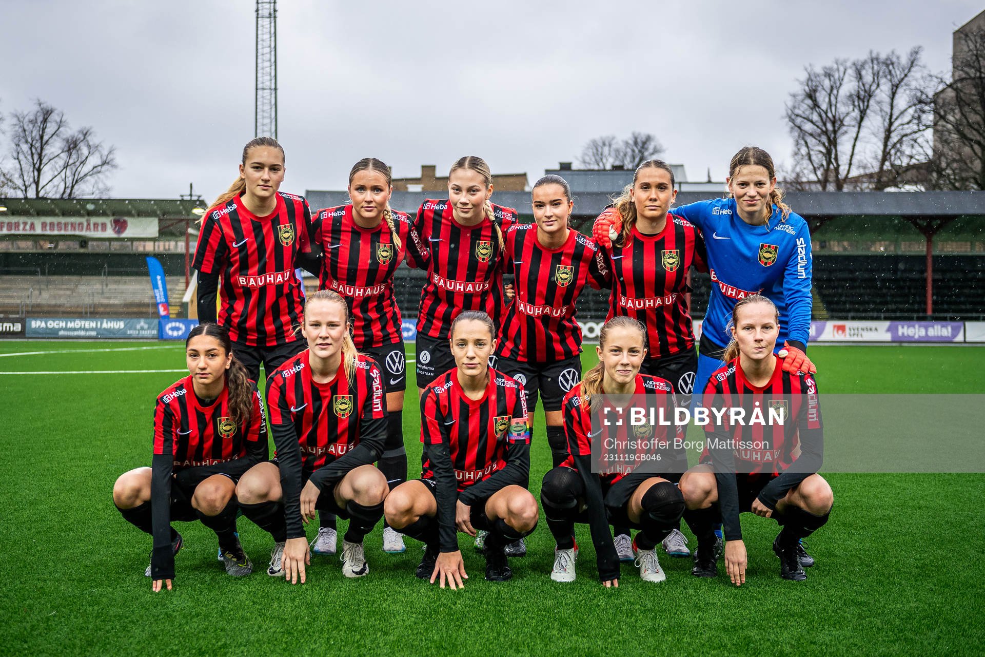 Brommapojkarnas spelare ställer upp för en lagbild