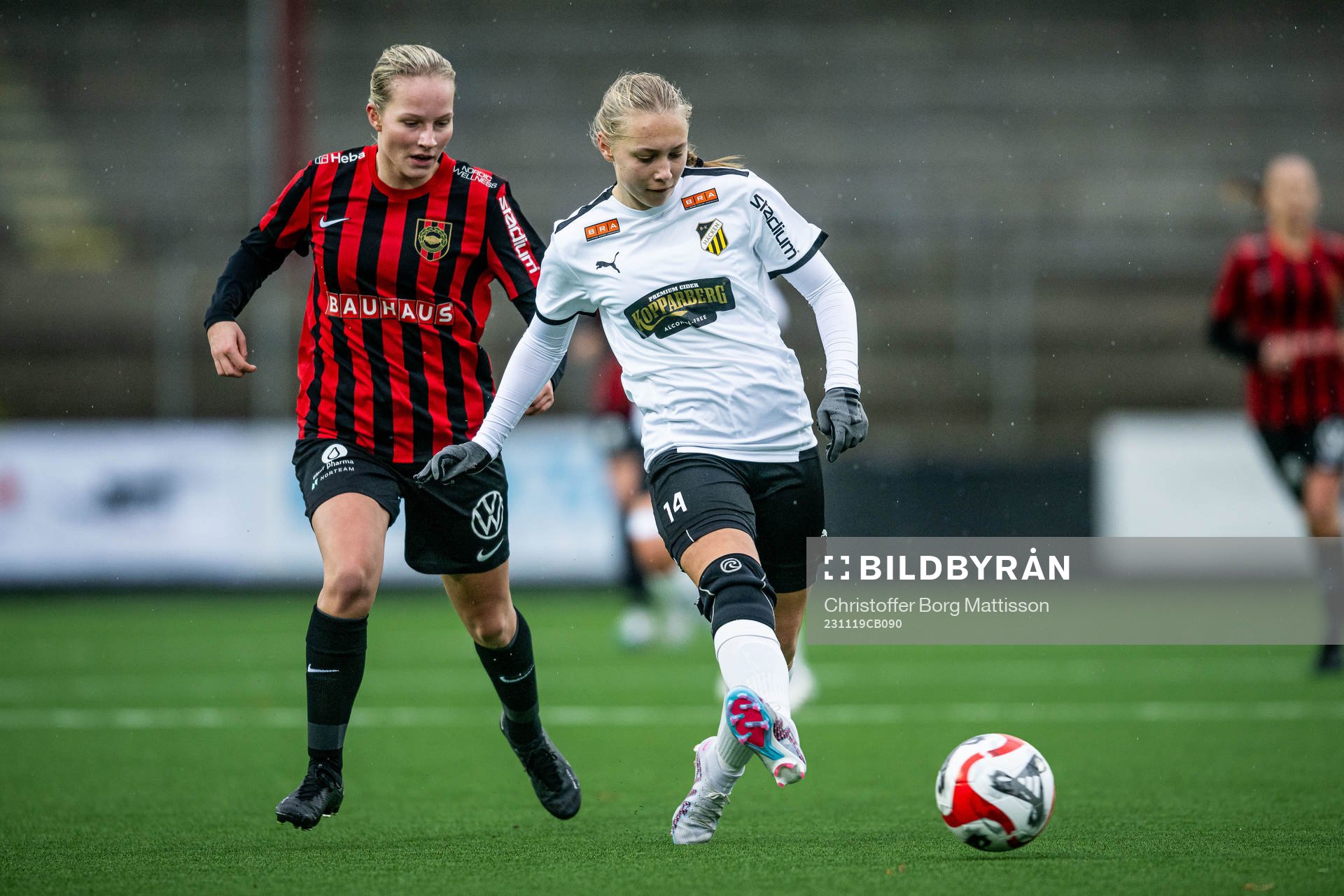Brommapojkarnas Klara Bengtsson och Häckens Tea Bäckström