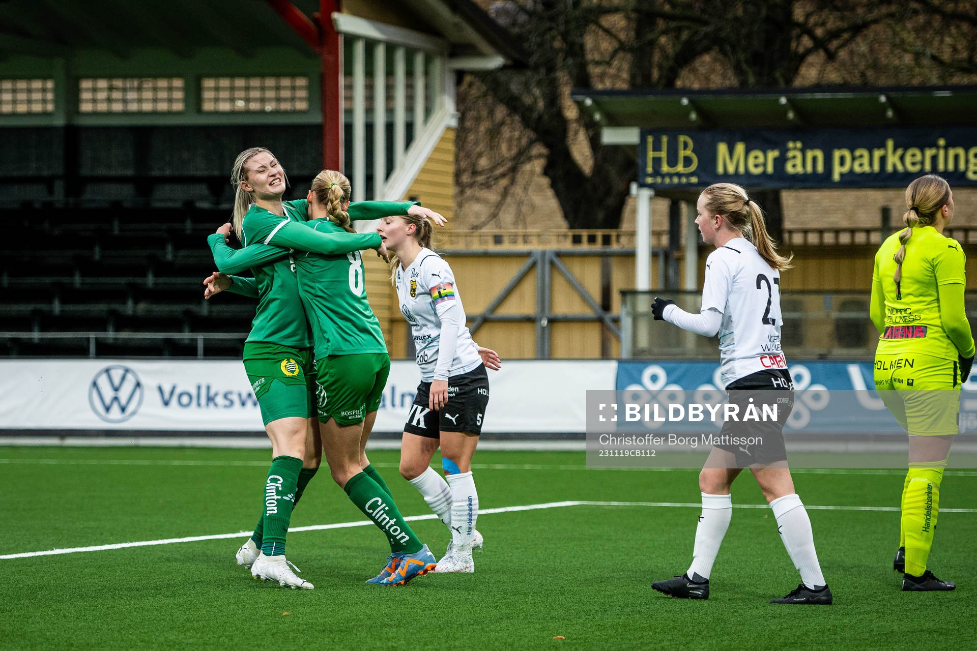 Hammarbys Julia Krantz och Lykke Ihrfelt jublar
