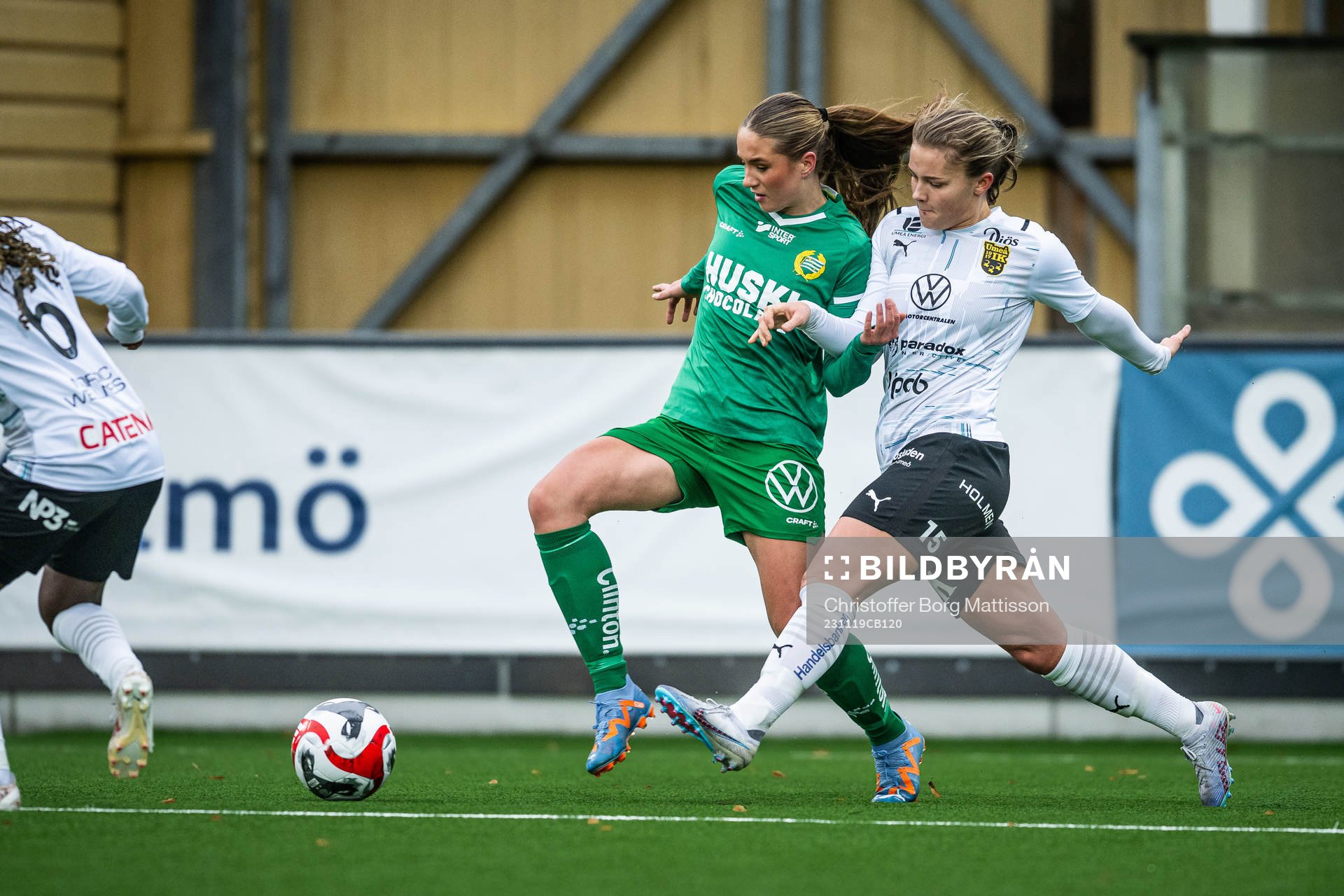 Hammarbys Carmen Cernjul och Umeås Lotta Anderhed