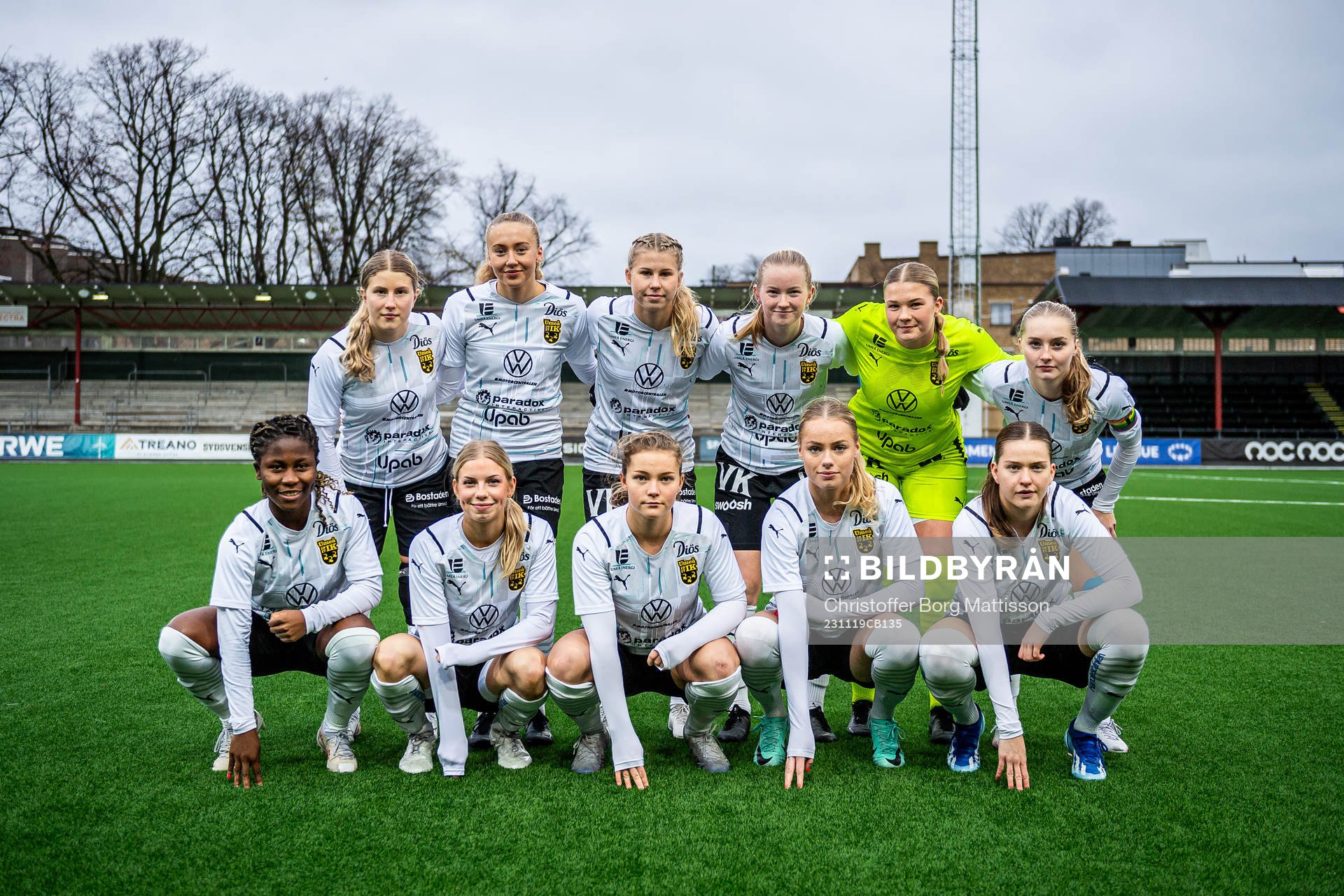 Umeås spelare ställer upp för en lagbild