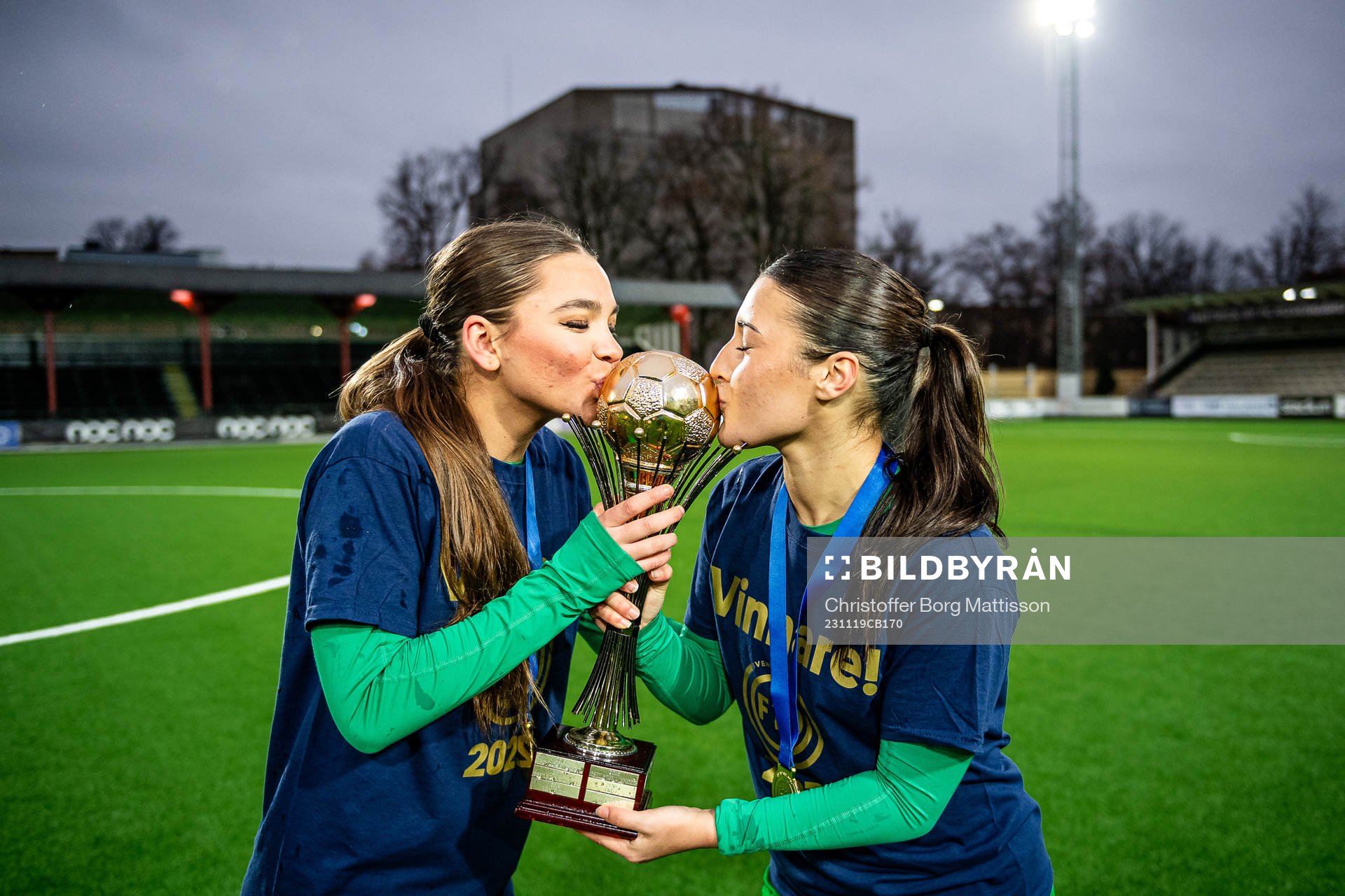 Hammarbys Josefine Gualtieri Göras och Elli Tsilichristos