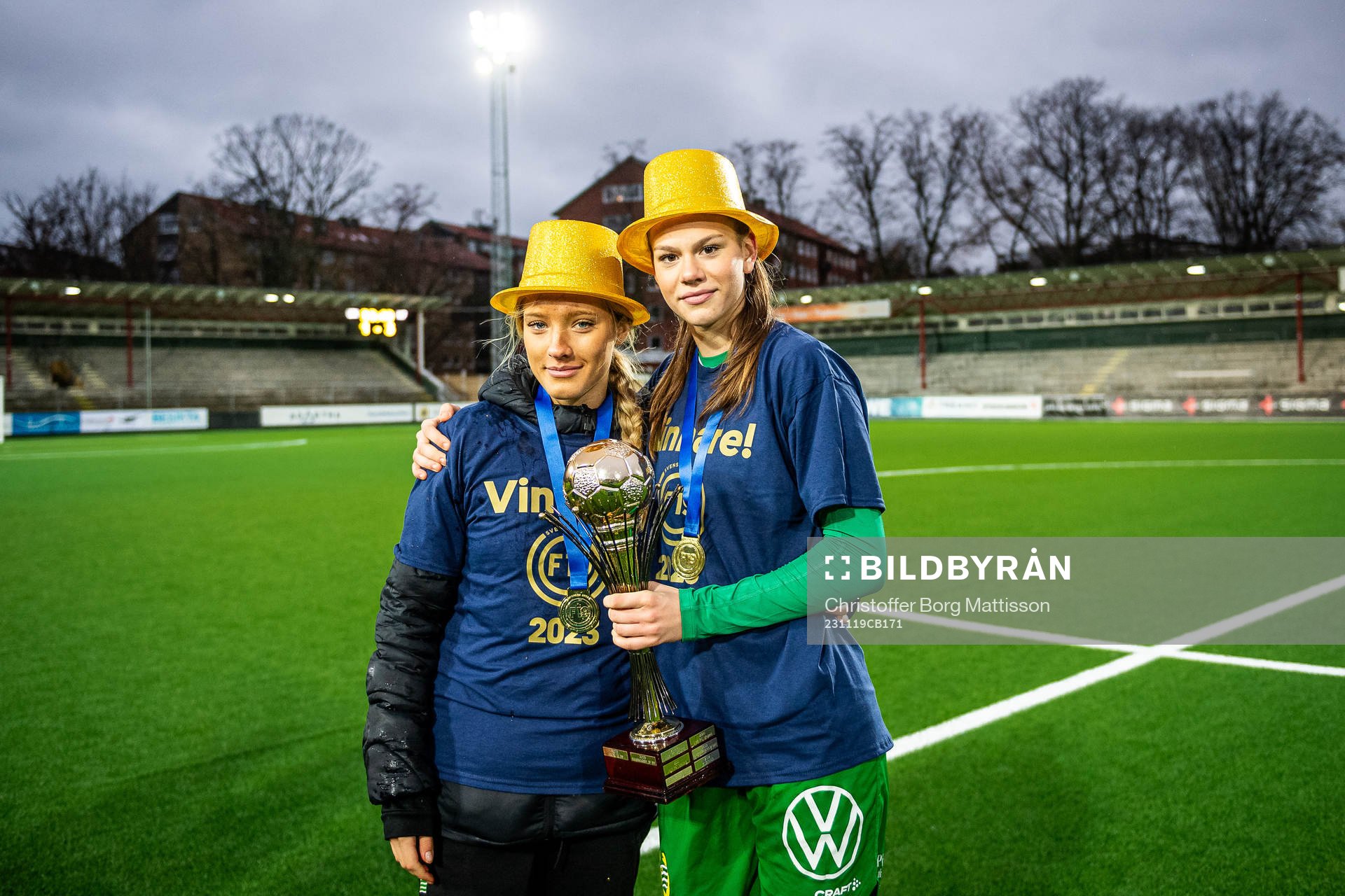 Hammarbys Smilla Holmberg och Bella Andersson jublar