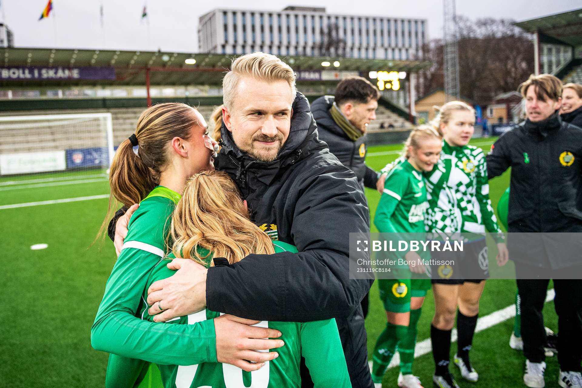 Hammarbys tränare Pierre Fondin jublar efter finalen i Svenska Spel F19 Slutspel 2023 mellan Umeå och Hammarby den 19 november 2023 i Malmö.