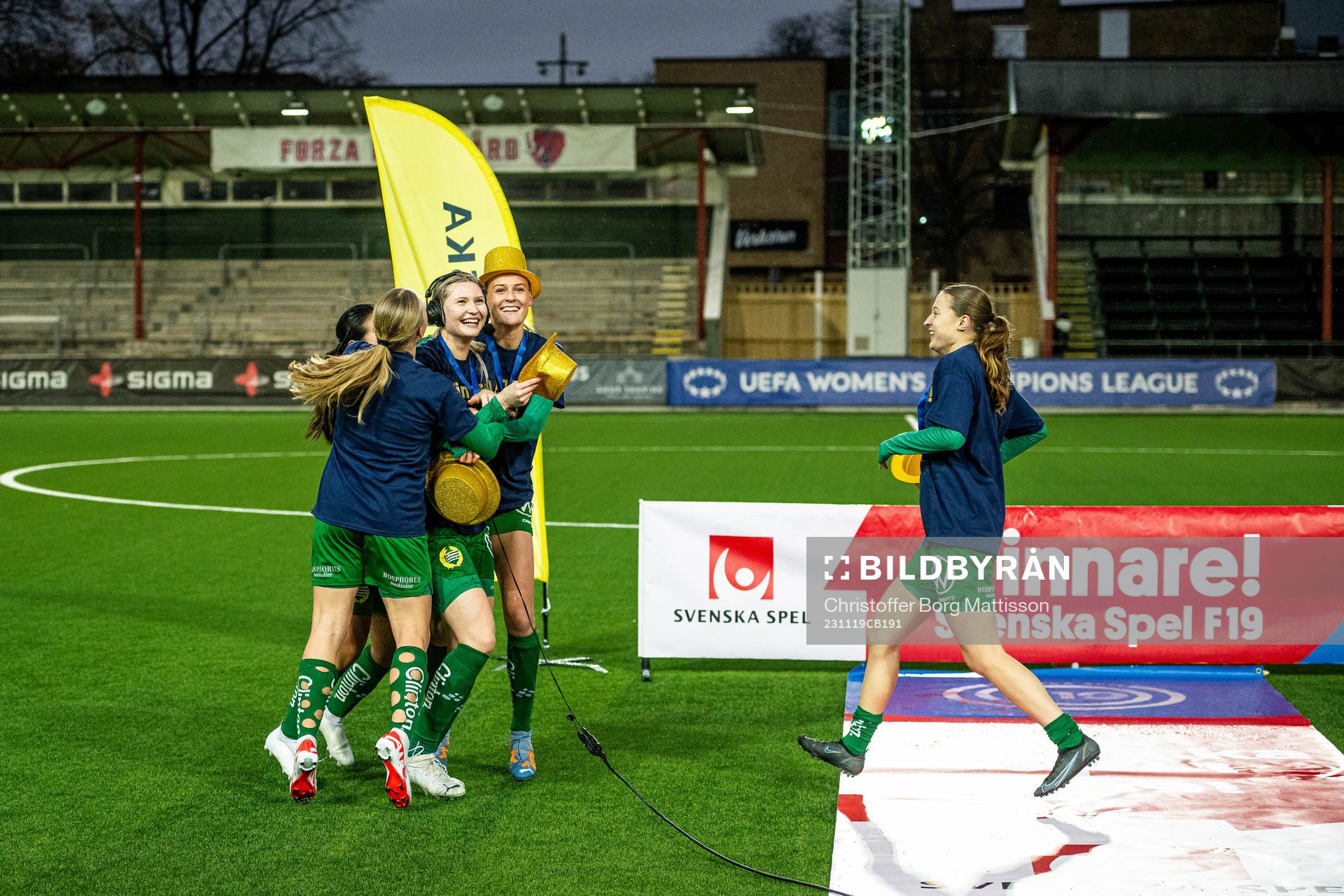 Hammarbys Julia Krantz jublar efter finalen i Svenska Spel F19 Slutspel 2023 mellan Umeå och Hammarby den 19 november 2023 i Malmö.