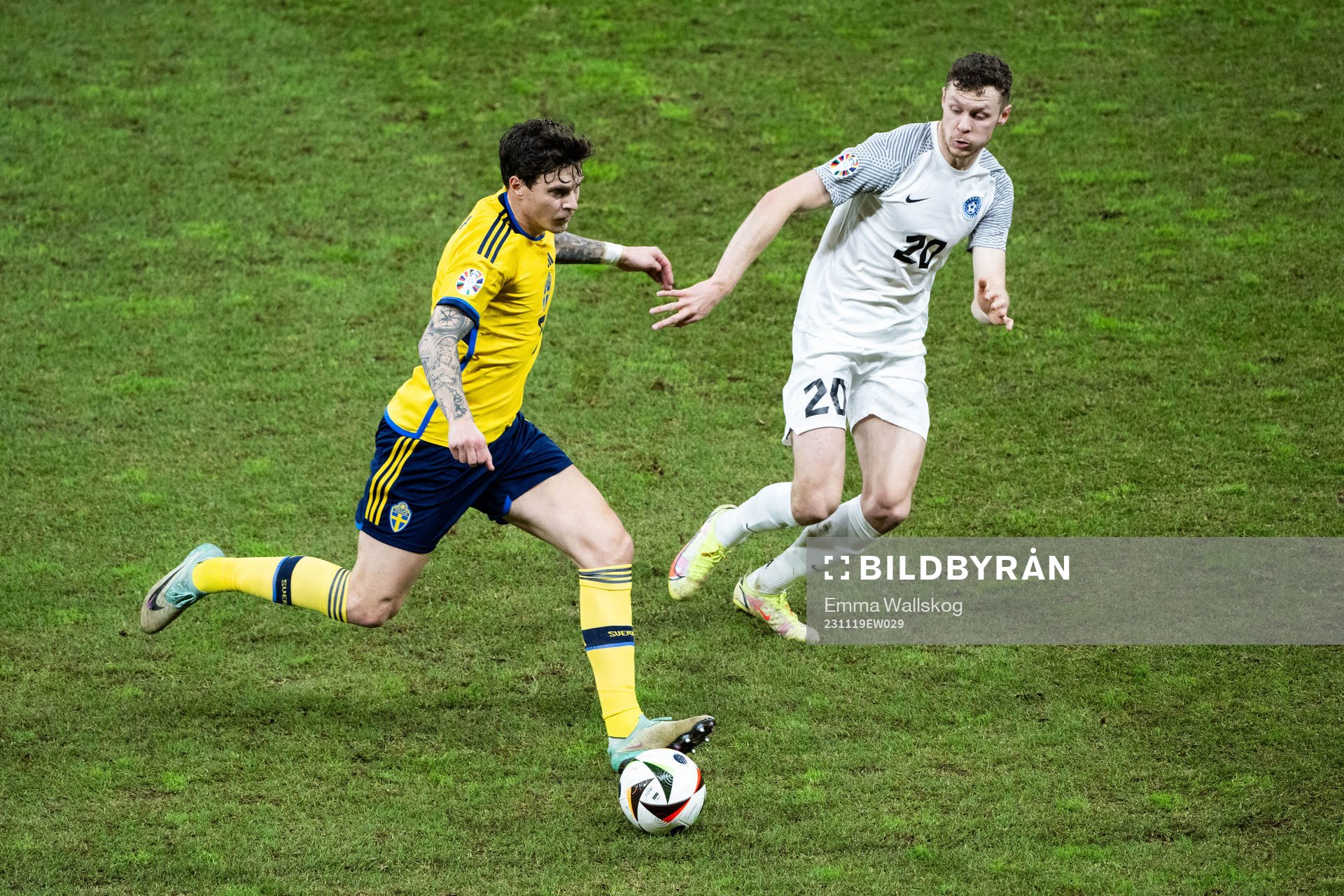 Victor Nilsson Lindelöf of Sweden and Markus Poom of