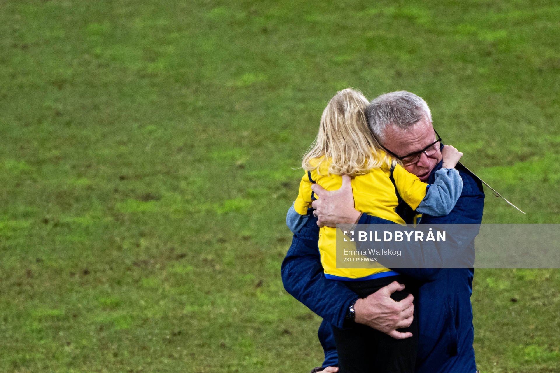 Head coach Janne Andersson of Sweden with his grandchild