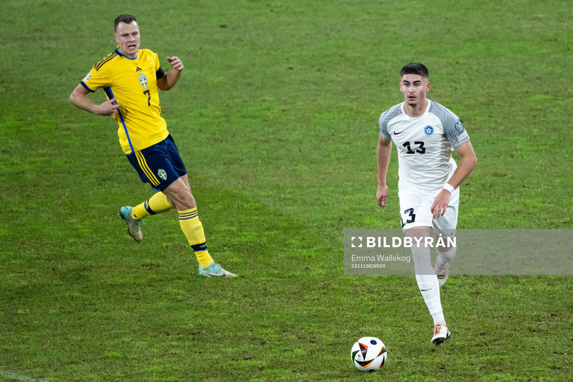 Viktor Claesson of Sweden and Maksim Paskotsi of Estonia during the UEFA Euro Qualifier football match between Sweden and Estonia on November 19, 2023 in Stockholm.