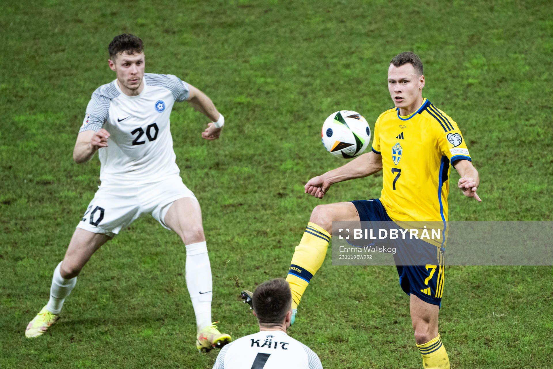 Markus Poom of Estonia and Viktor Claesson of Sweden