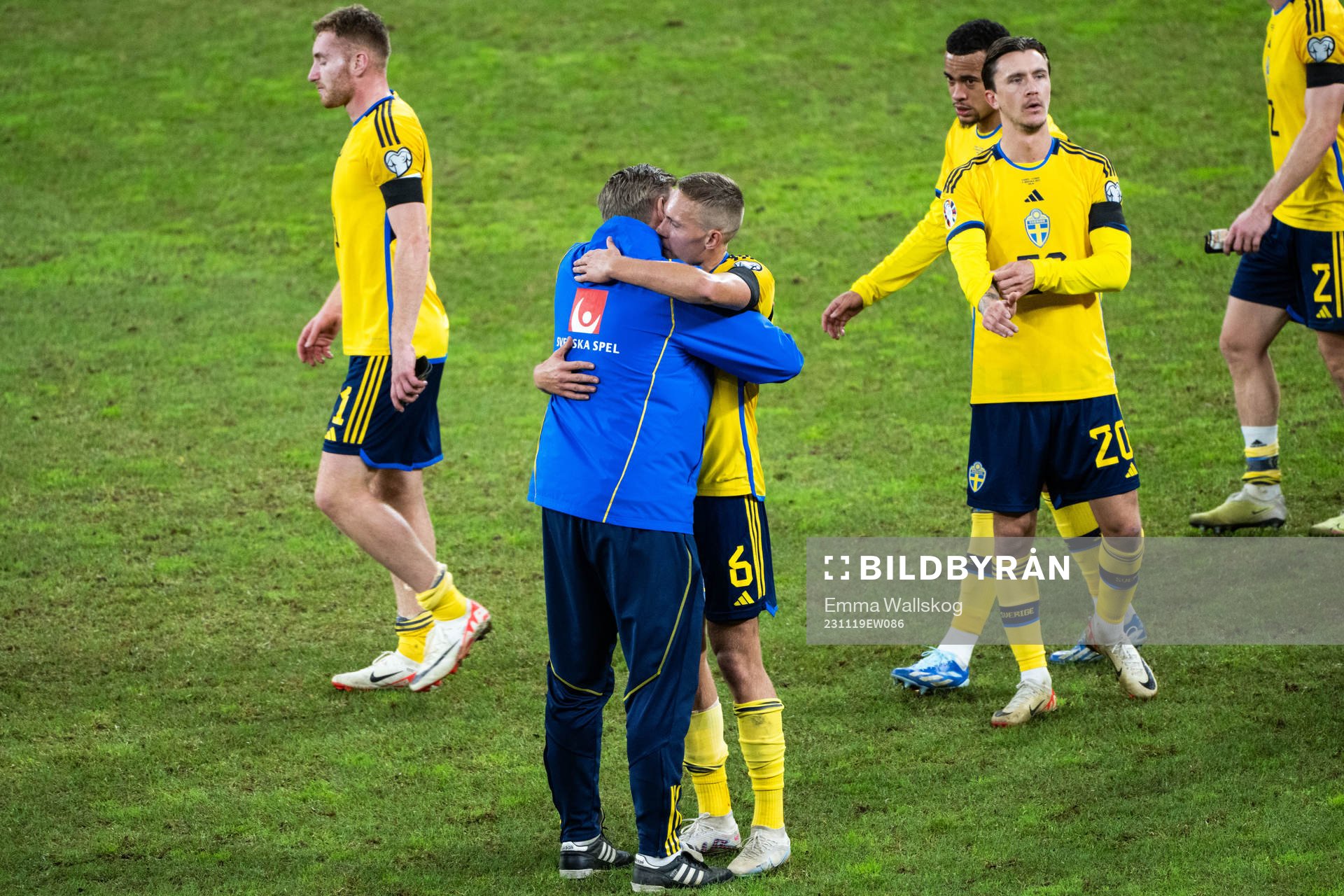 Assistant coach Peter Wettergren and Ludwig Augustinsson of