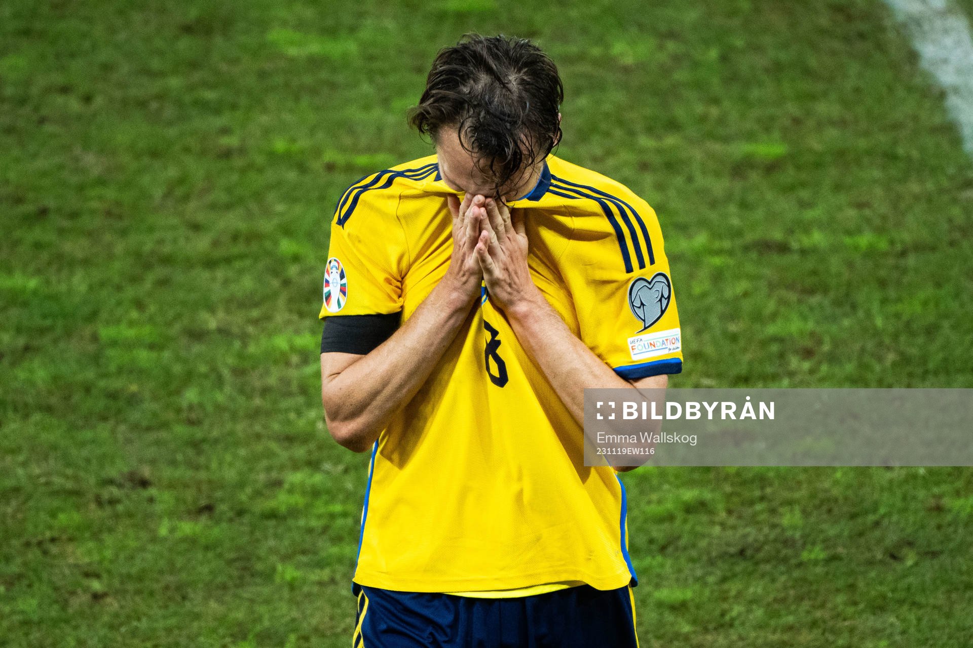 Albin Ekdal of Sweden is substituted off