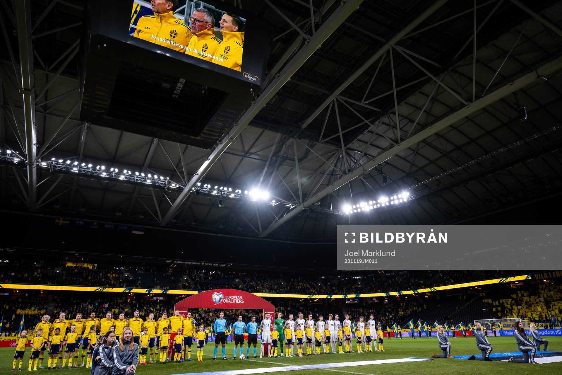 Players of Sweden and Estonia