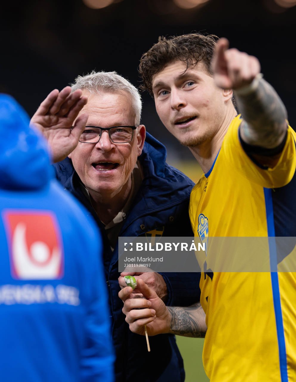 Head coach Janne Andersson  and Victor Nilsson Lindelöf of