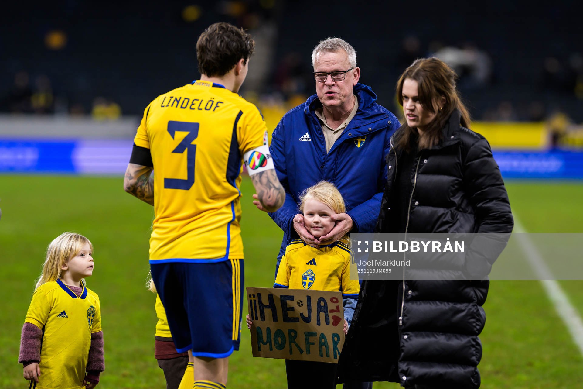 Head coach Janne Andersson  and Victor Nilsson Lindelöf of