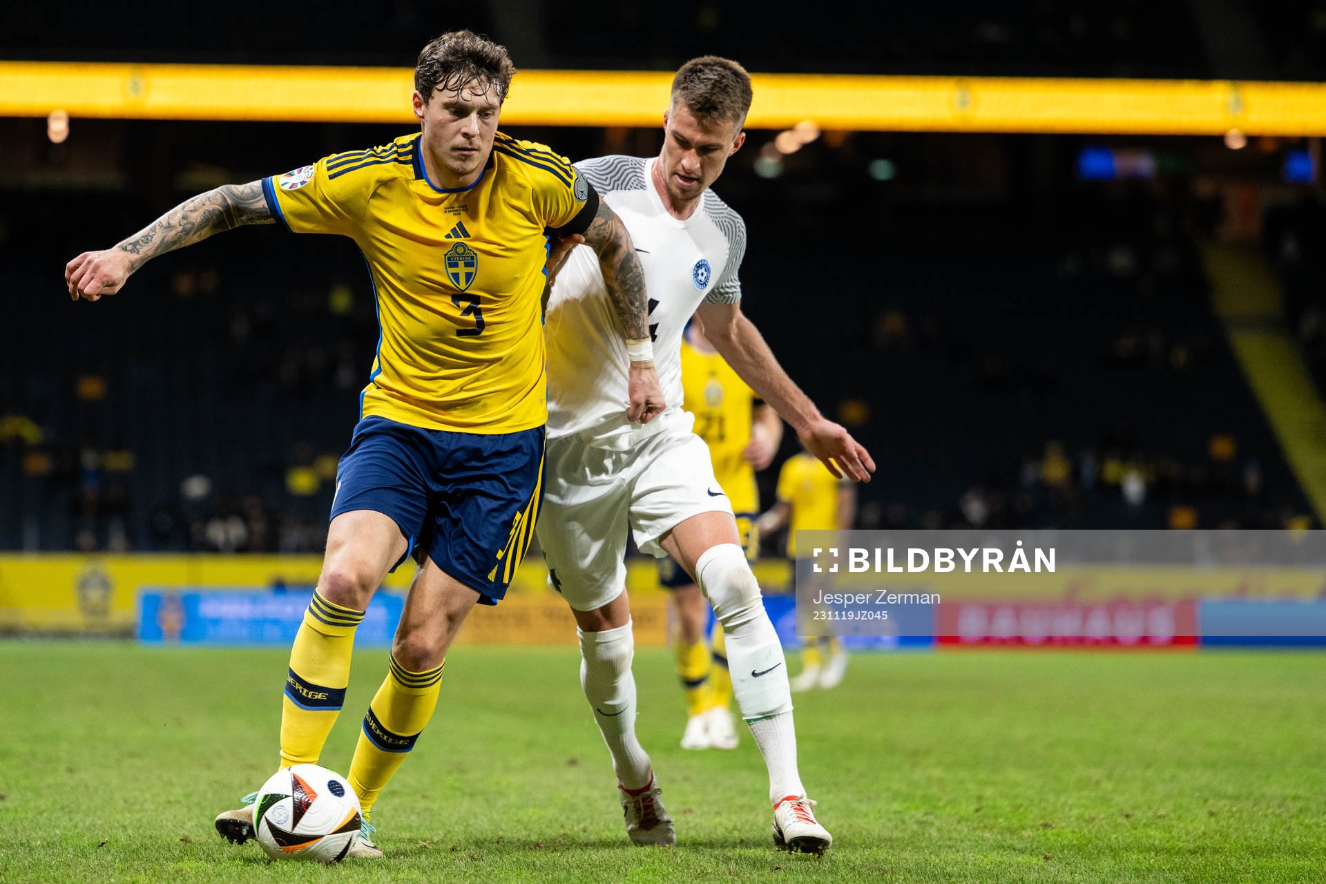 Victor Nilsson Lindelöf of Sweden and Mattias Käit of Estonia during the UEFA Euro Qualifier football match between Sweden and Estonia on November 19, 2023 in Stockholm. 