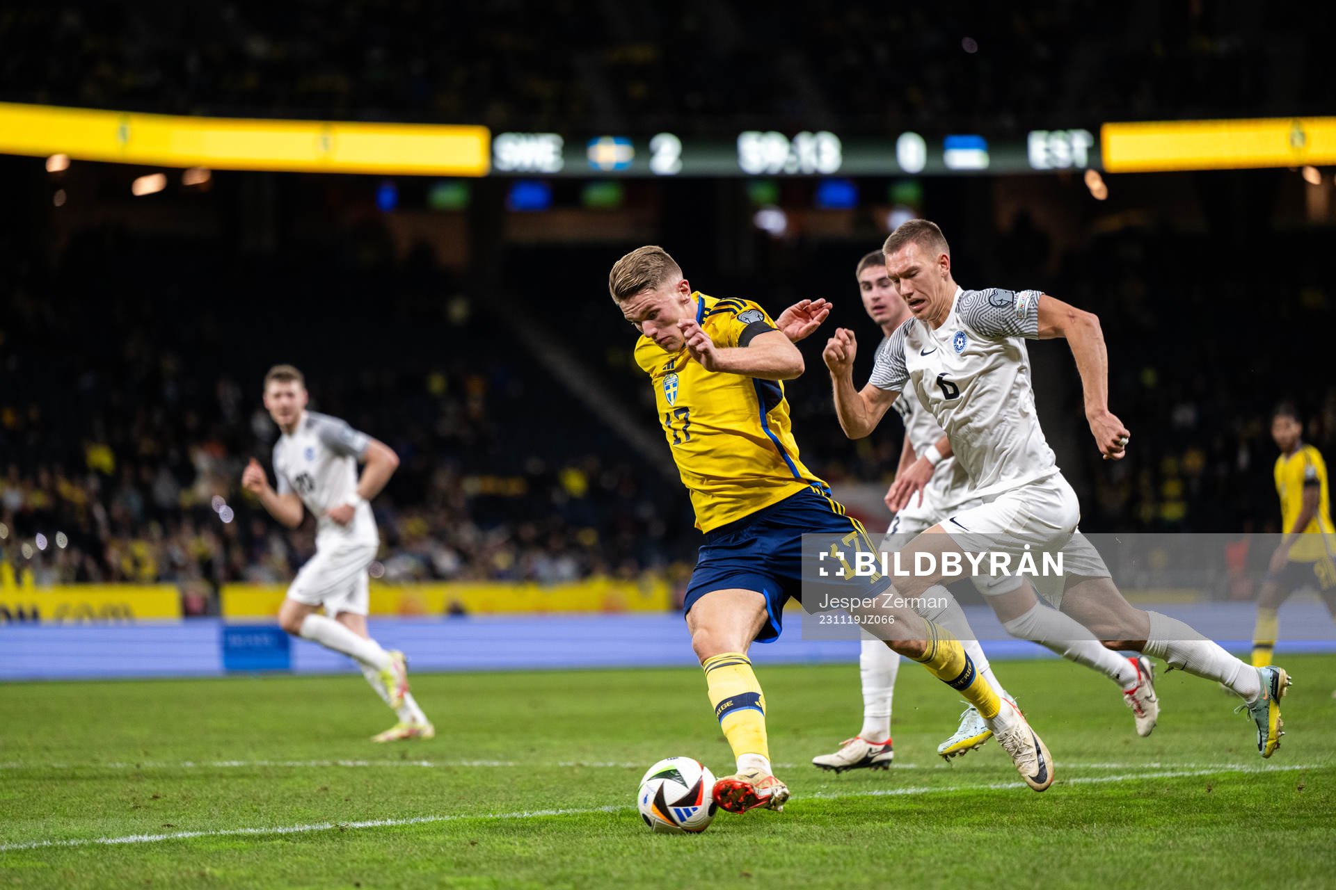 Viktor Gyökeres of Sweden and Rasmus Peetson of Estonia