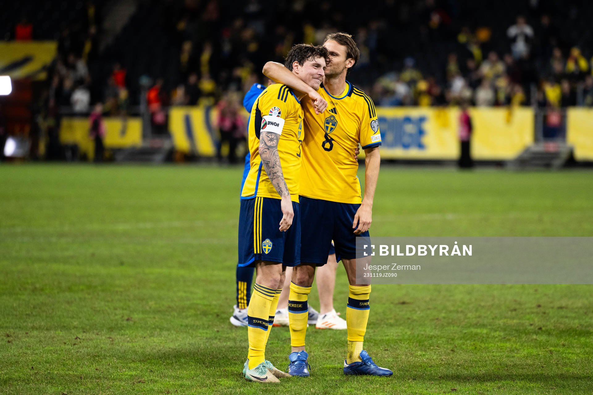Victor Nilsson Lindelöf and Albin Ekdal of Sweden celebrate