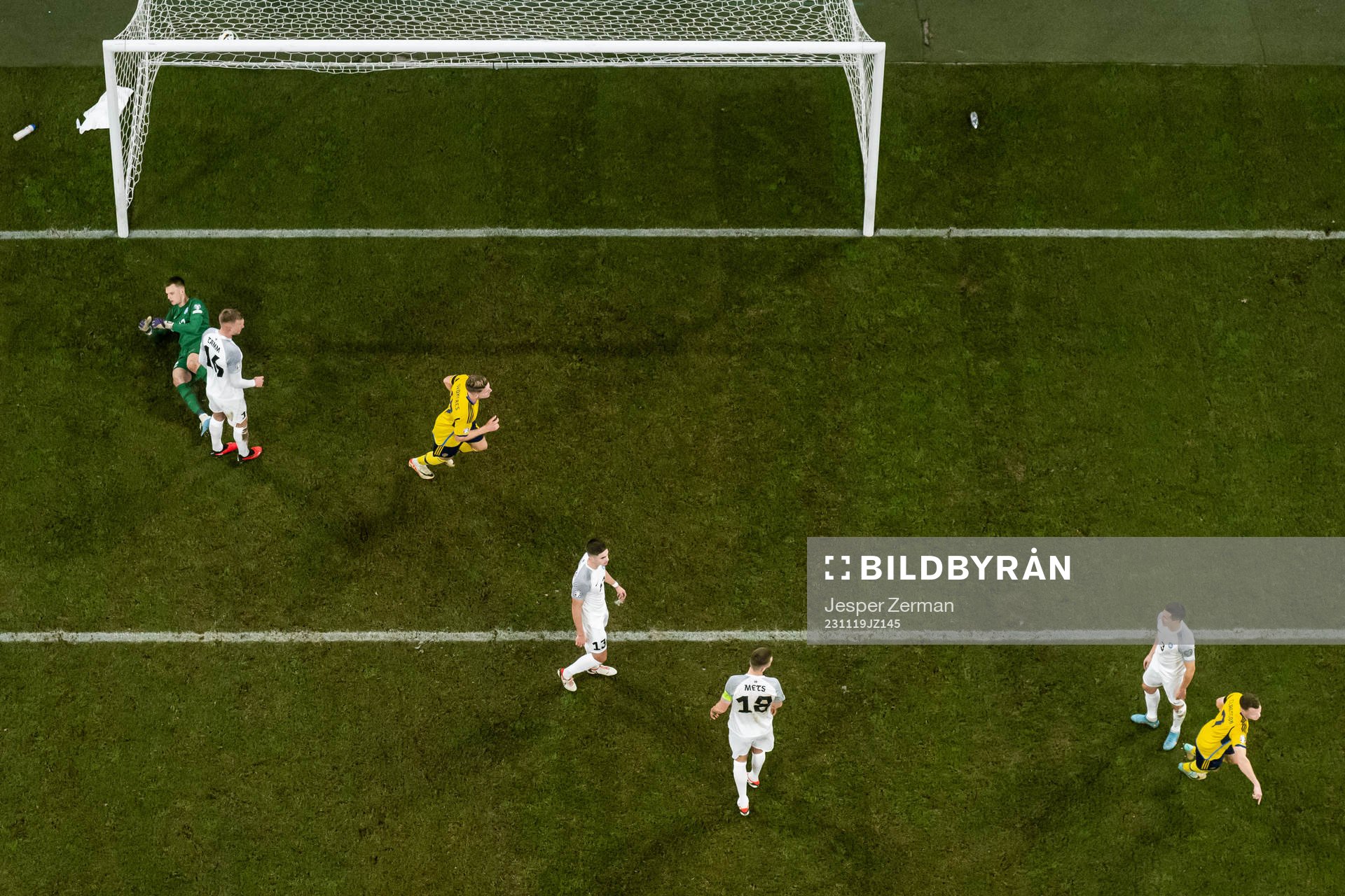 Viktor Claesson of Sweden celebrate