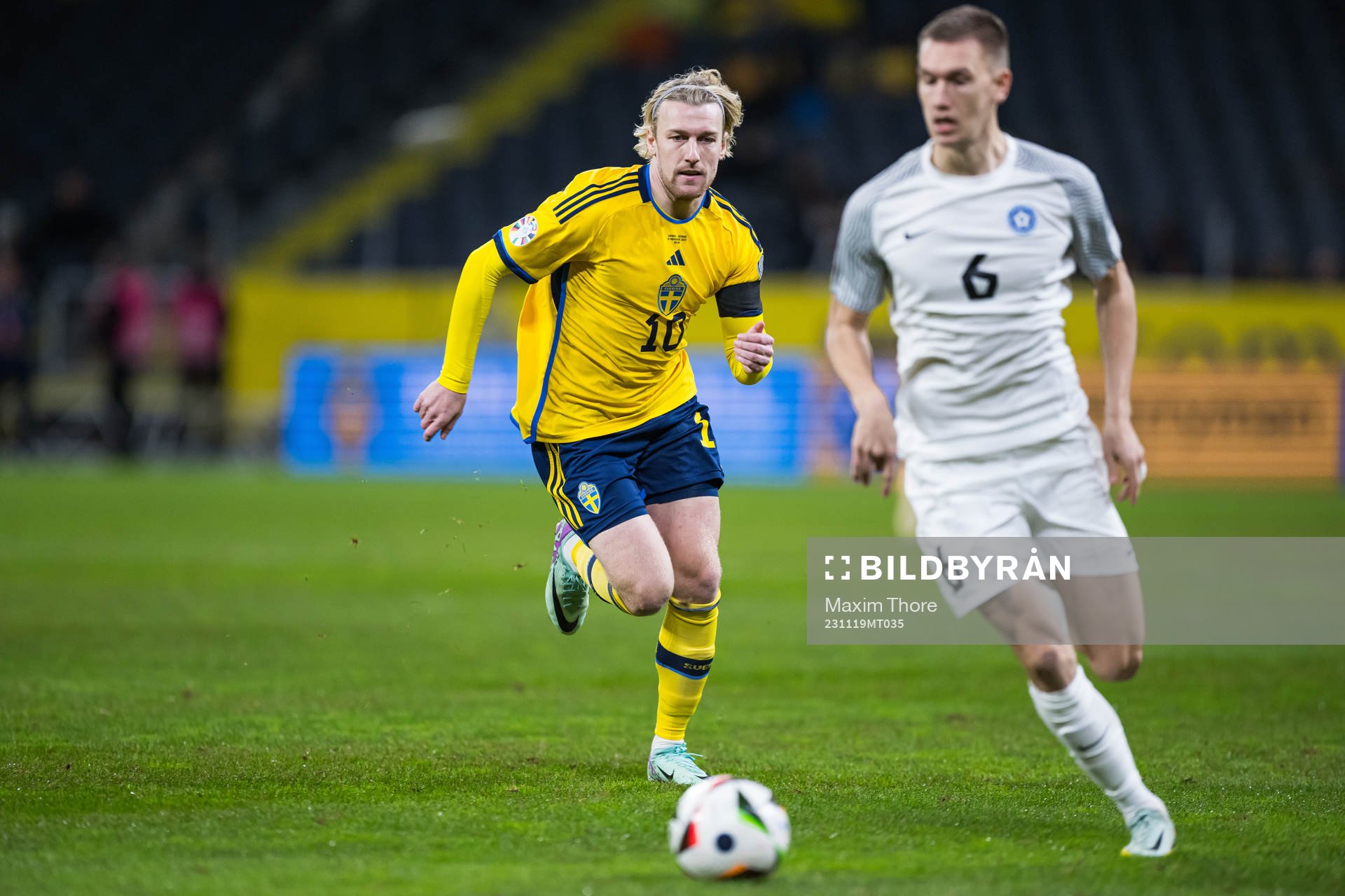 Emil Forsberg of Sweden and Rasmus Peetson of Estonia