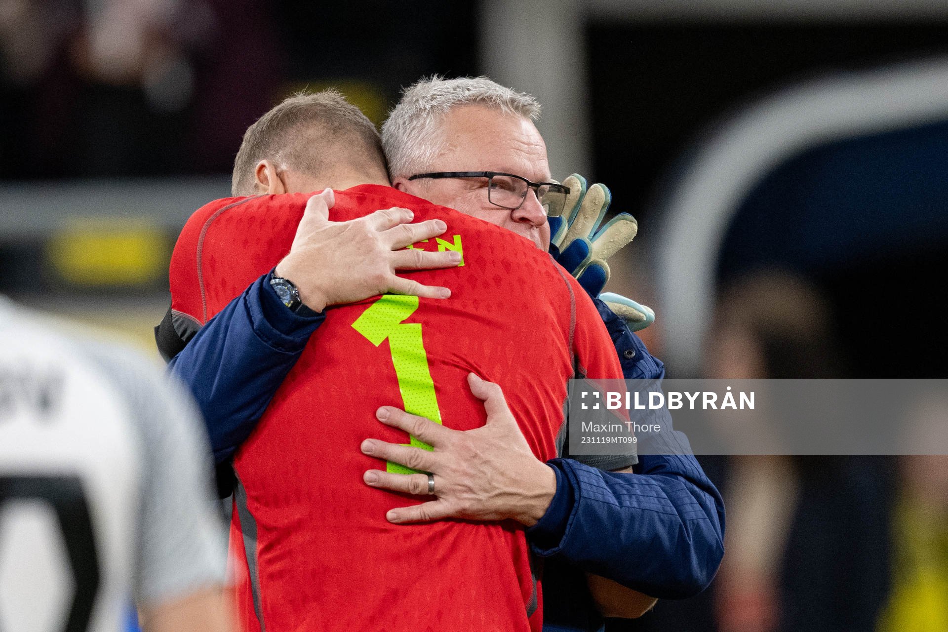 Head coach Janne Andersson  and goalkeeper Robin Olsen of