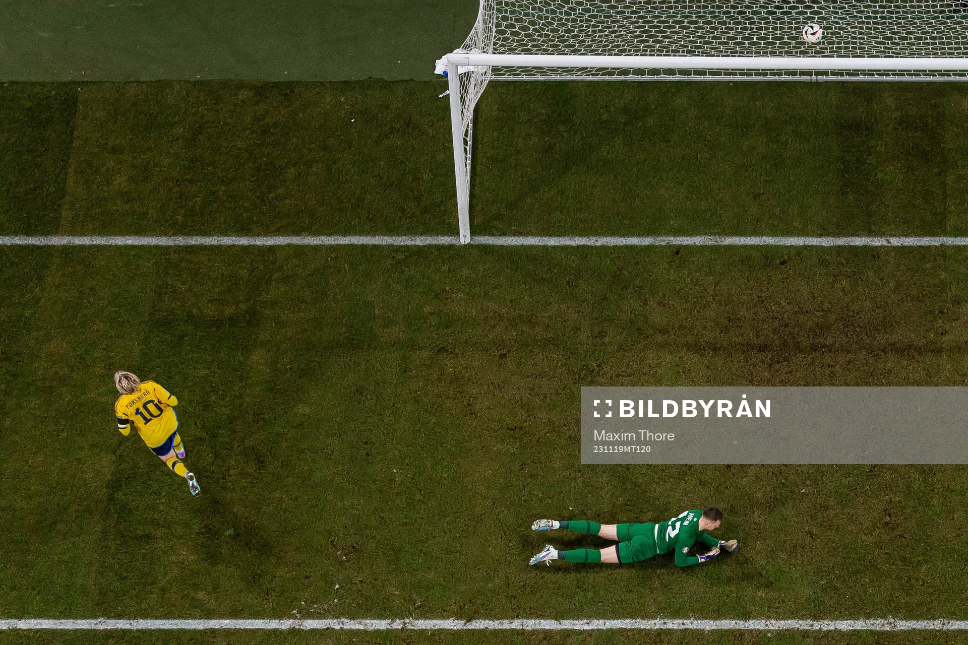 Emil Forsberg of Sweden celebrates