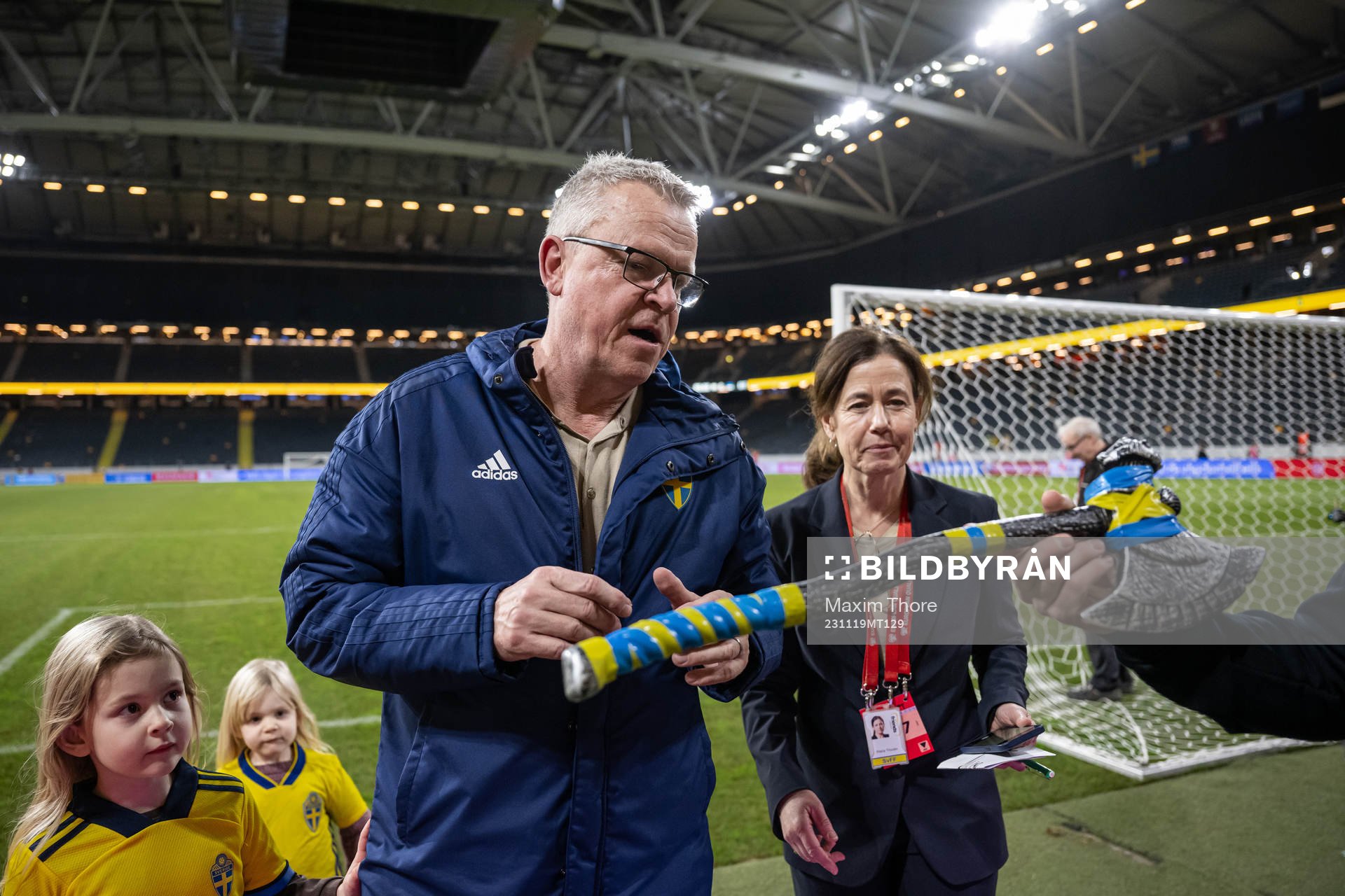 Head coach Janne Andersson and media officer Petra Thorén