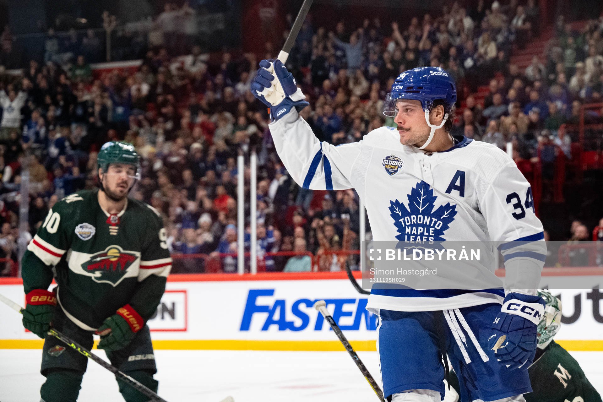 Auston Matthews of Toronto Maple Leafs celebrates the 2-1