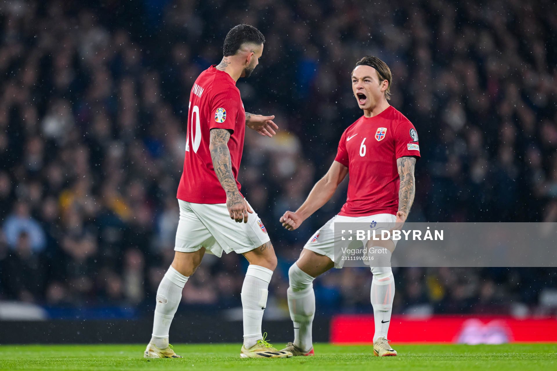 Aron Dønnum celebrate with Patrick Berg of Norway