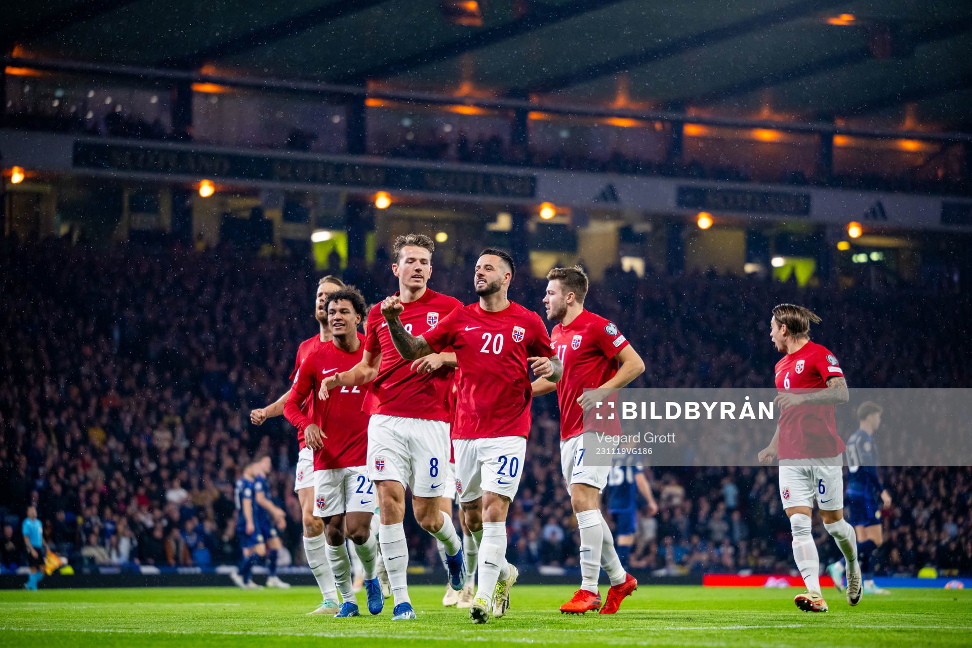 Aron Dønnum of Norway celebrates with teammates