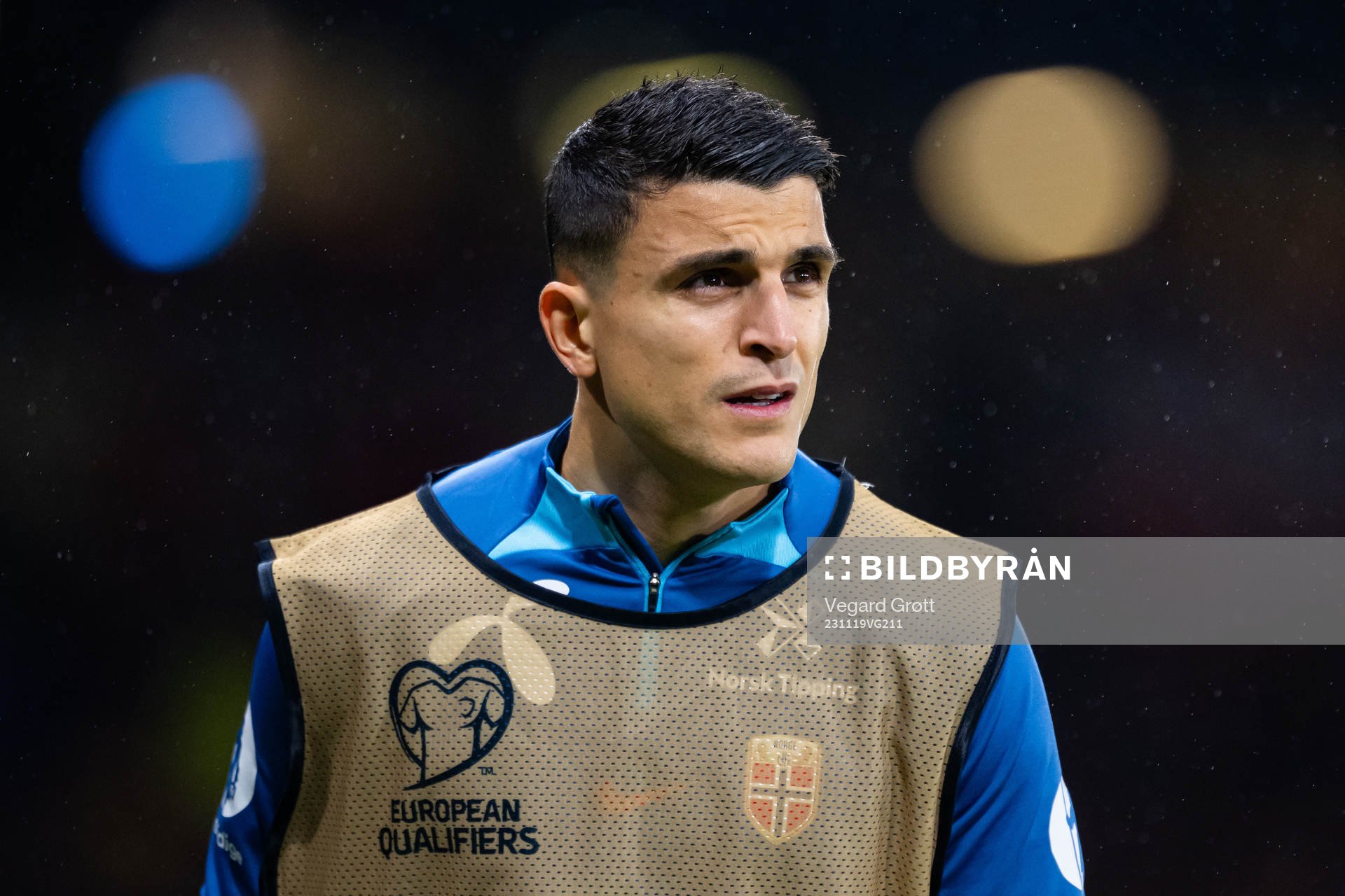 Mohamed Elyounoussi of Norway warms up
