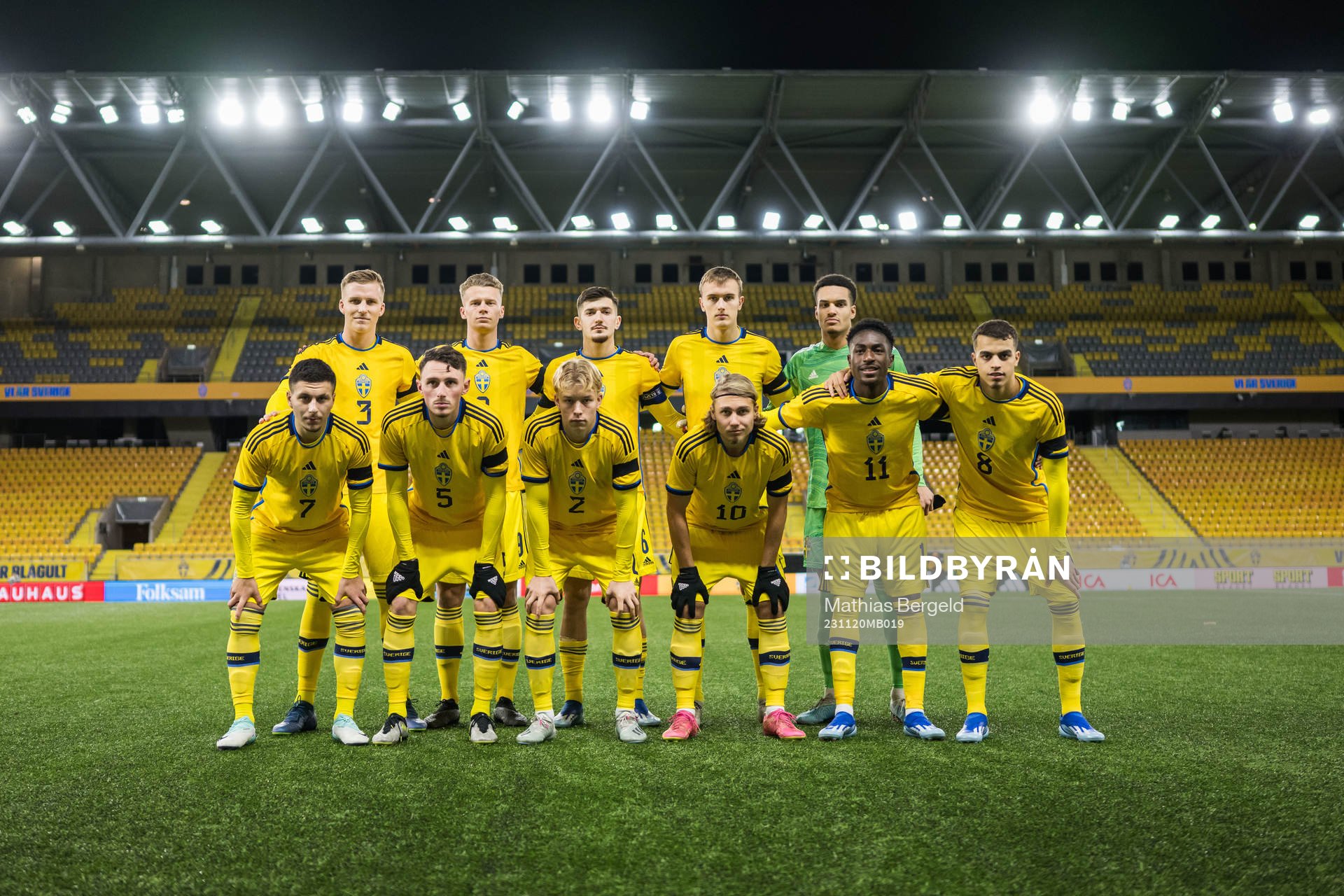 The Stattin eleven of Sweden pose for a photo
