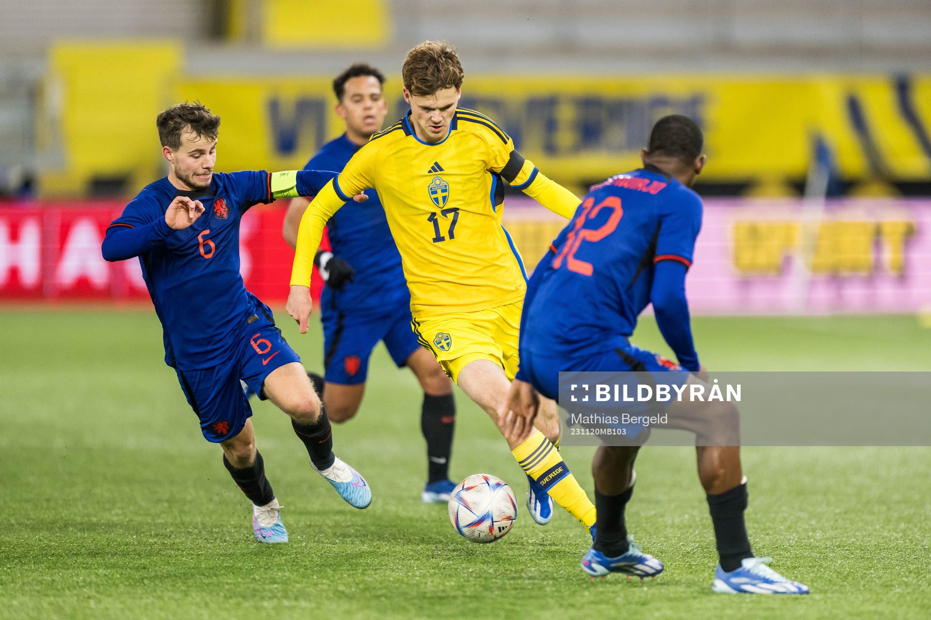 Dirk Proper of Netherlands and Williot Swedberg of Sweden
