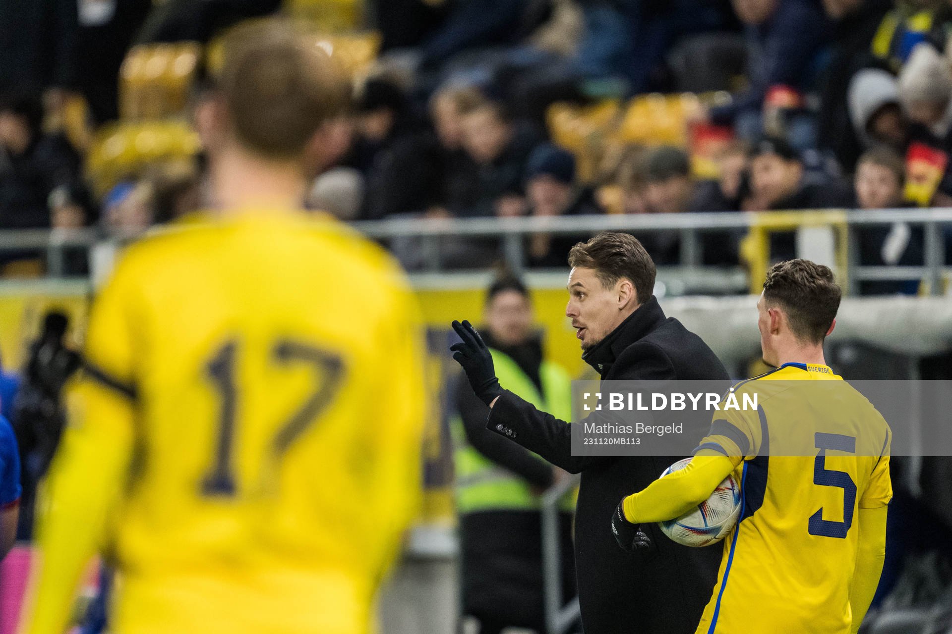 Head coach Daniel Bäckström of Sweden