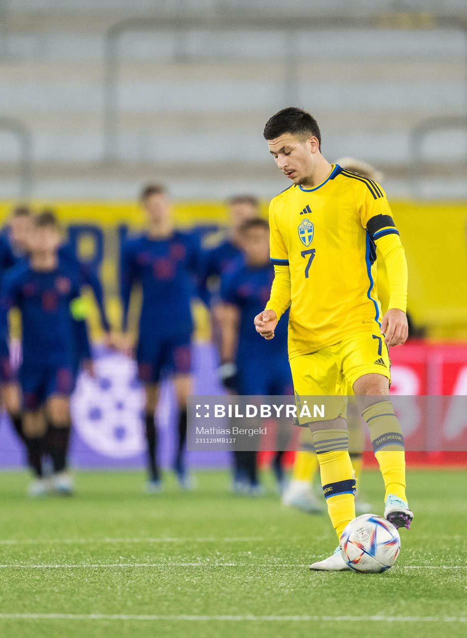 Roony Bardghji of Sweden looks dejected