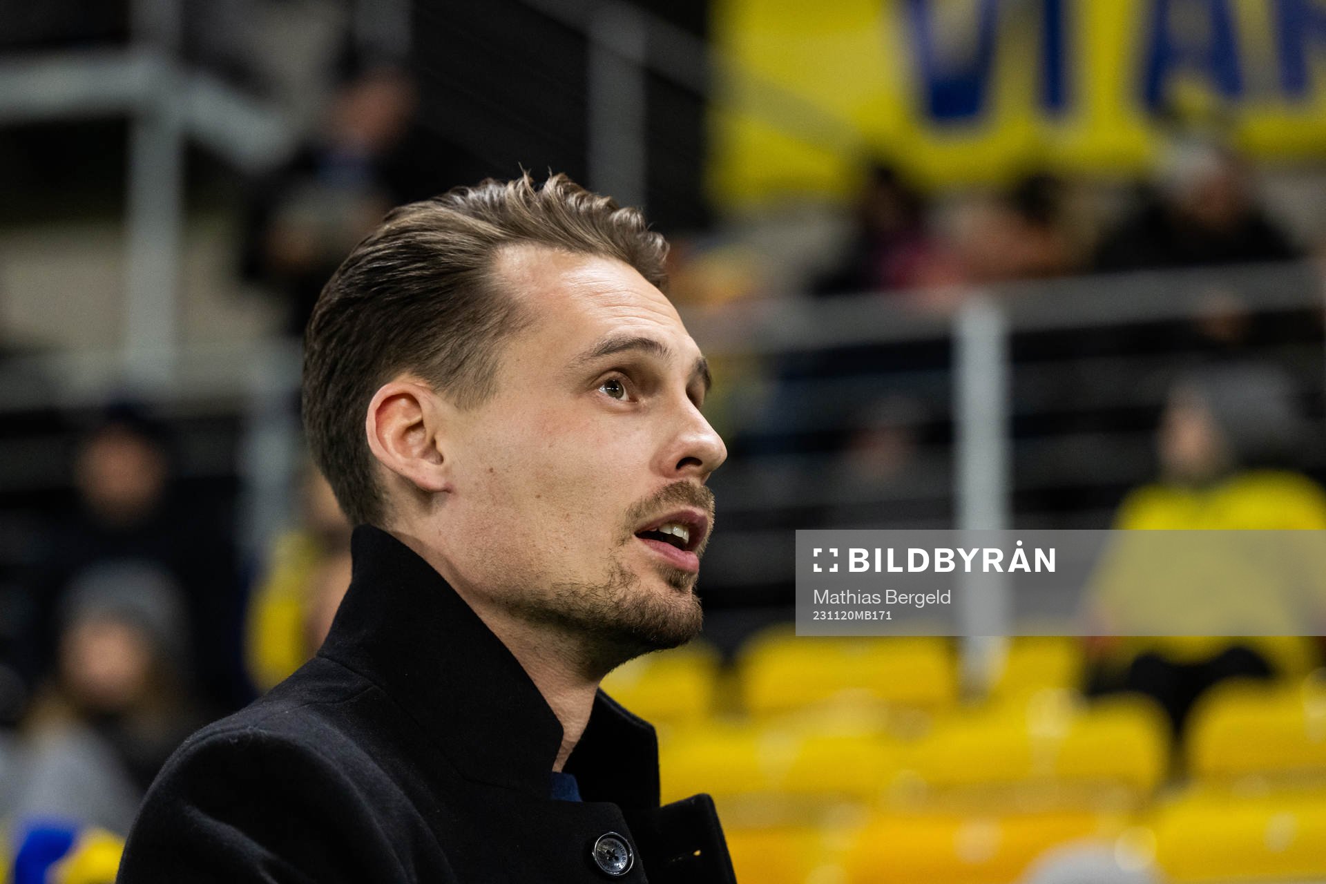 Head coach Daniel Bäckström of Sweden