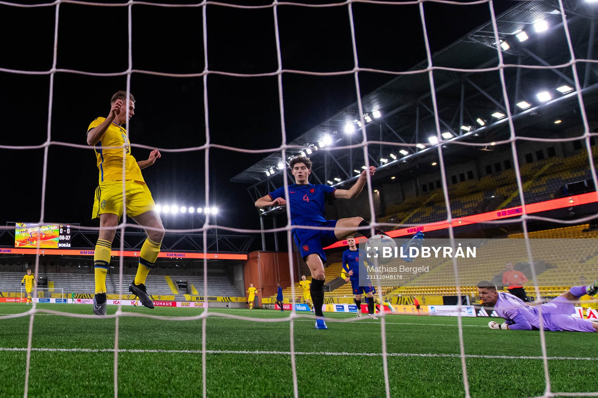 Joel Voelkerling Persson of Sweden with Finn van Breemen and goalkeeper Calvin Raatsie of Netherlands during the UEFA European Under-21 Qualifier football match between Sweden and Netherlands on November 20, 2023 in Borås.