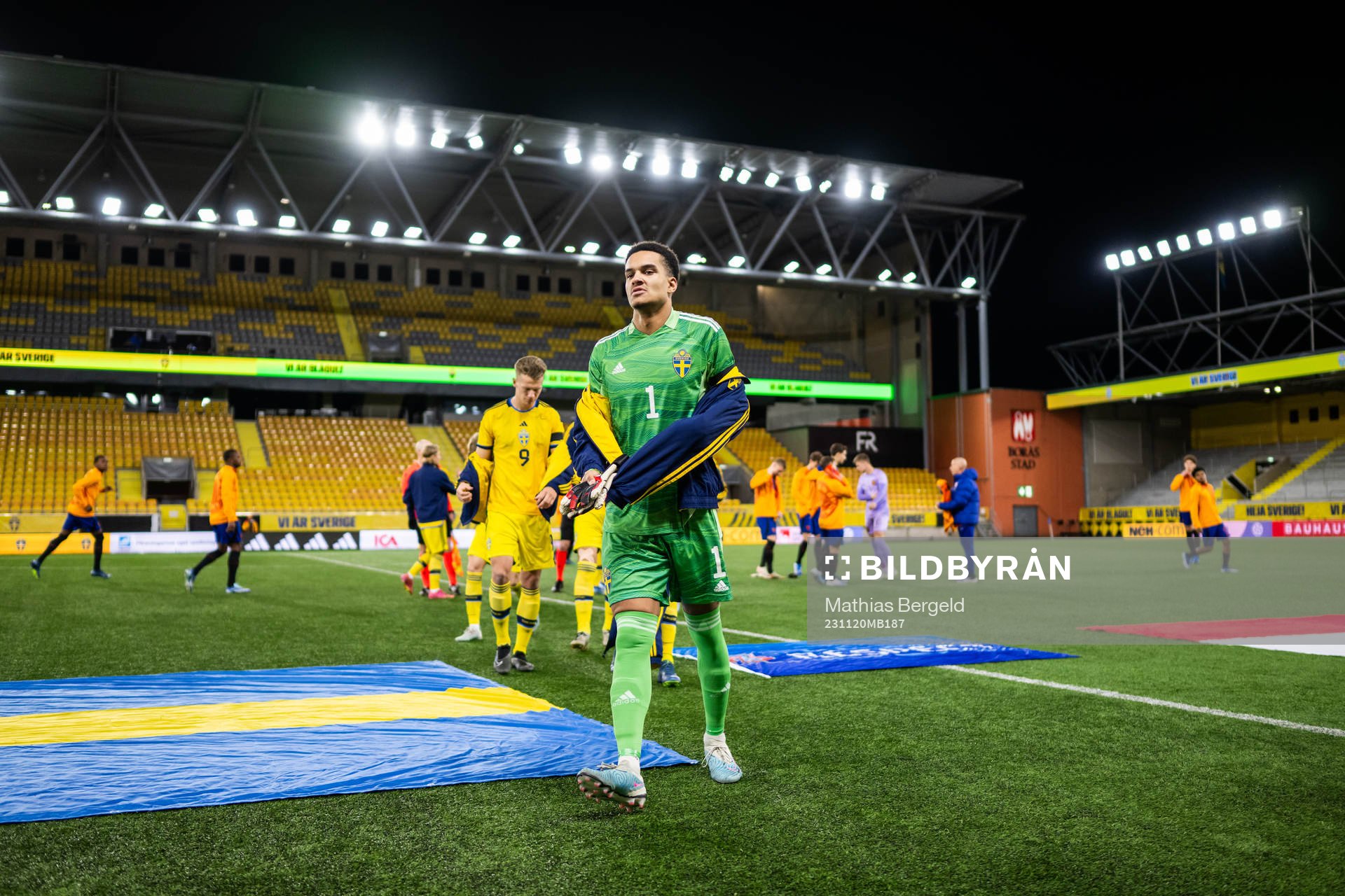 Goalkeeper Oliver Dovin