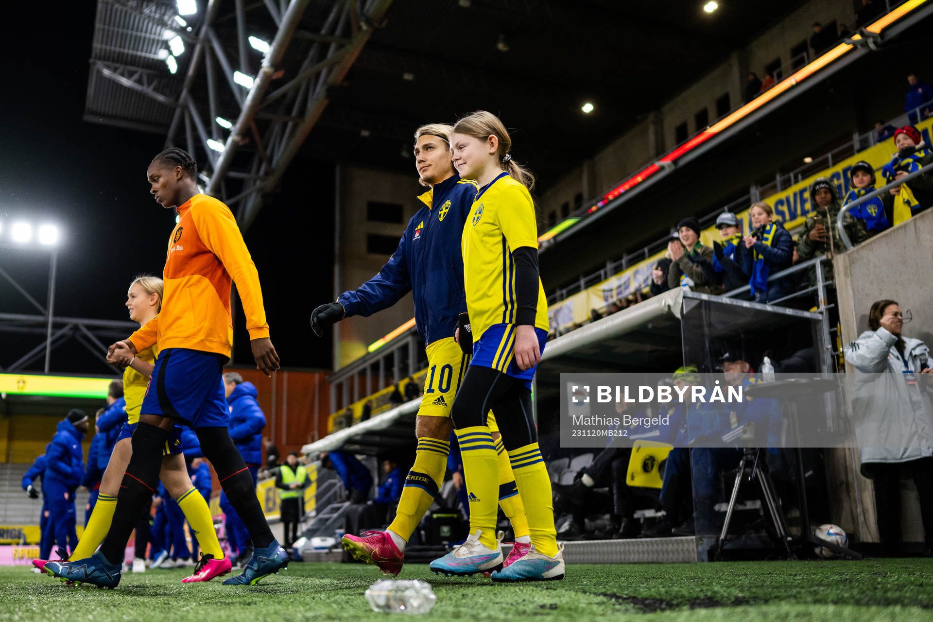 Emanuel Emegha of Netherlands and Sebastian Nanasi of