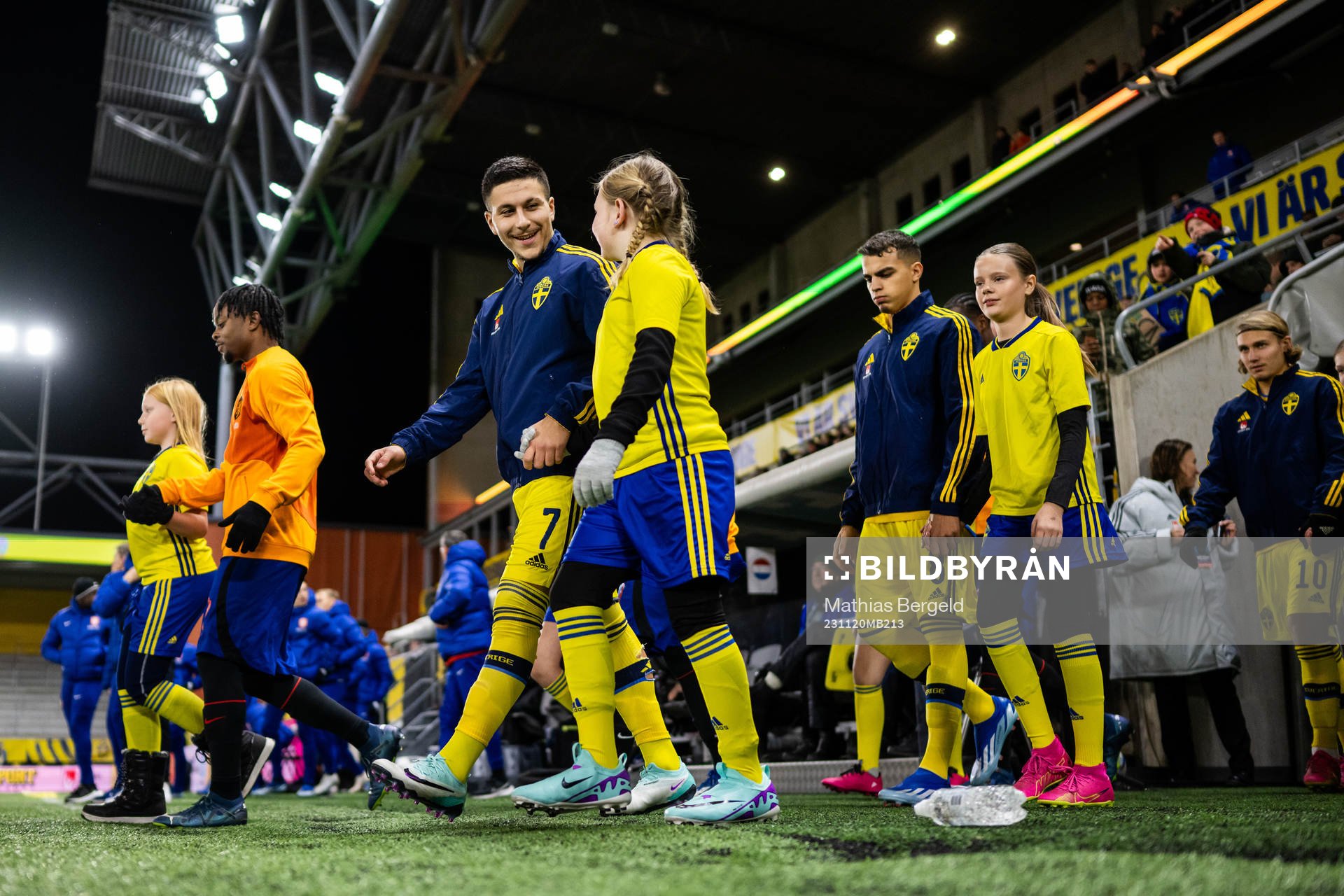 Roony Bardghji and Yasin Ayari of Sweden enter the pitch