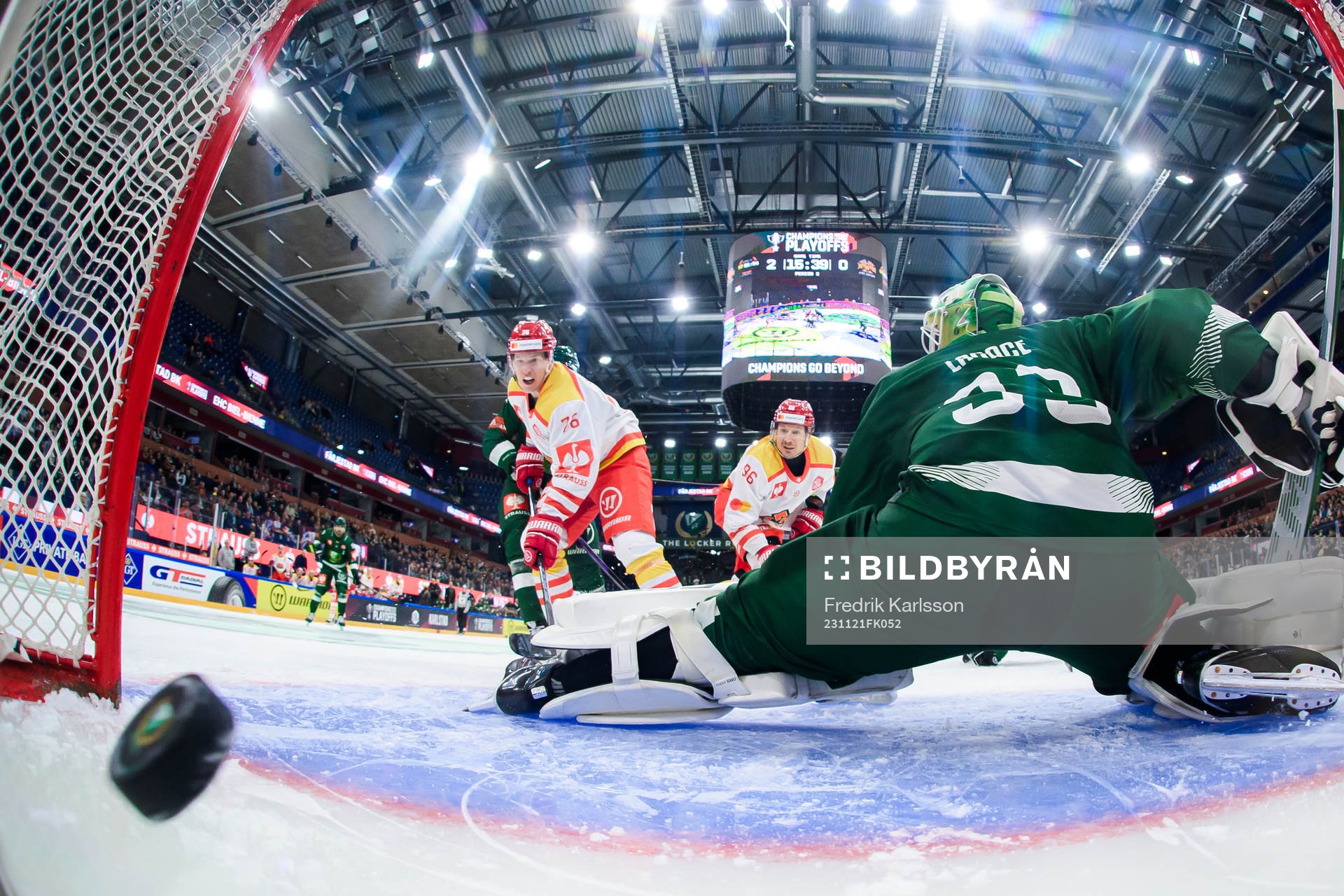 Jere Sallinen of EHC Biel Bienne scores 2-1