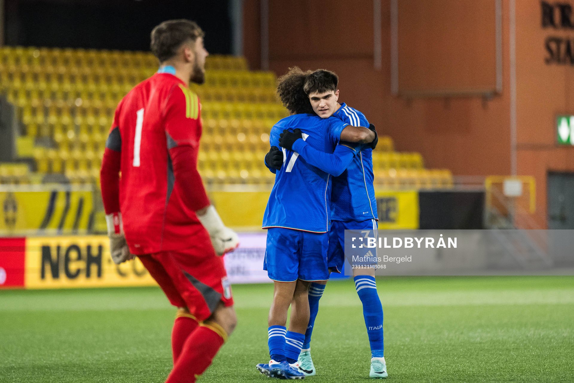 Italiens Davide Bartesaghi och Aaron Ciammaglichella jublar