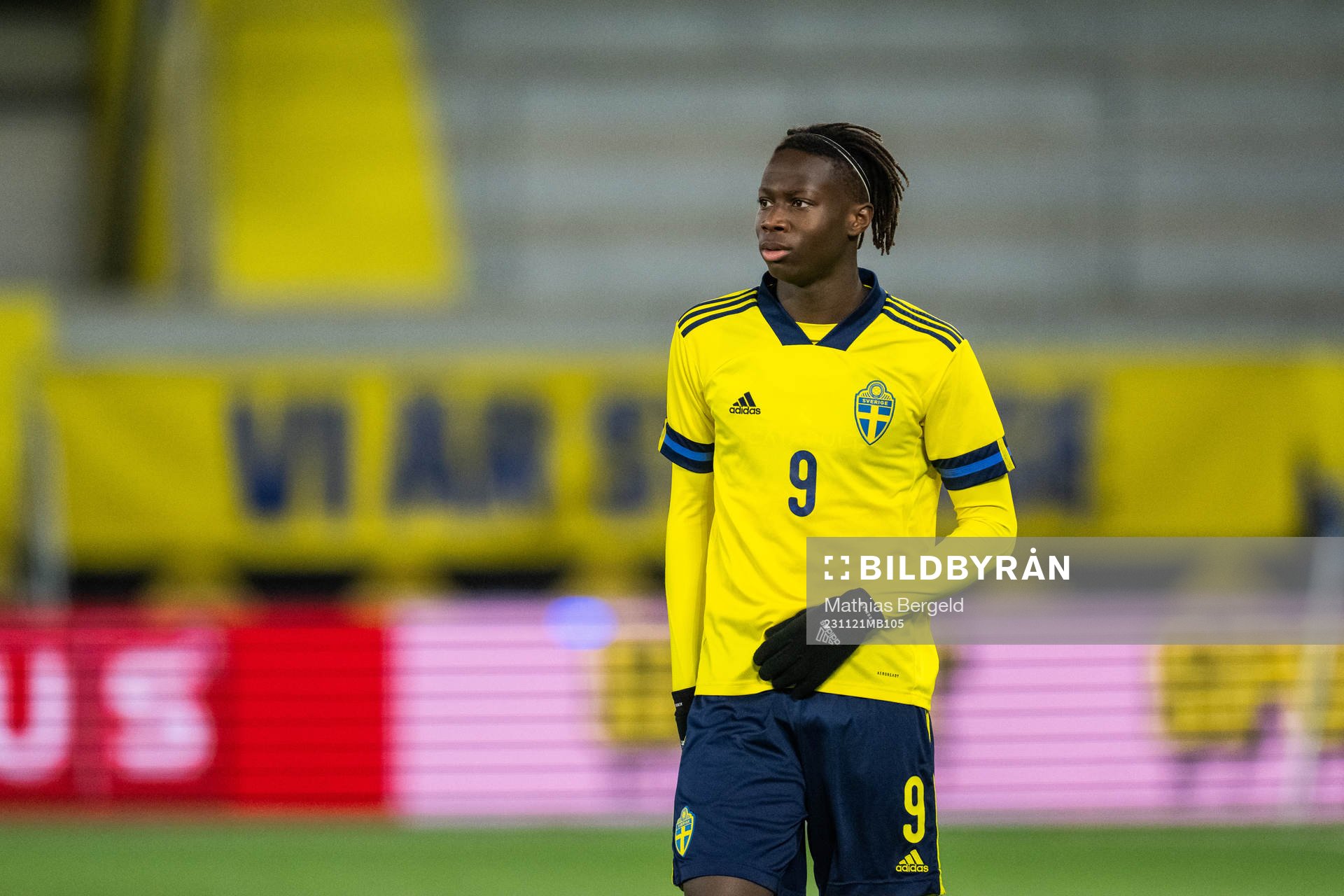 Sveriges Alieu Njie under EM-kvalmatchen i fotboll för P19 mellan Sverige och Italien den 21 november 2023 i Borås. 
