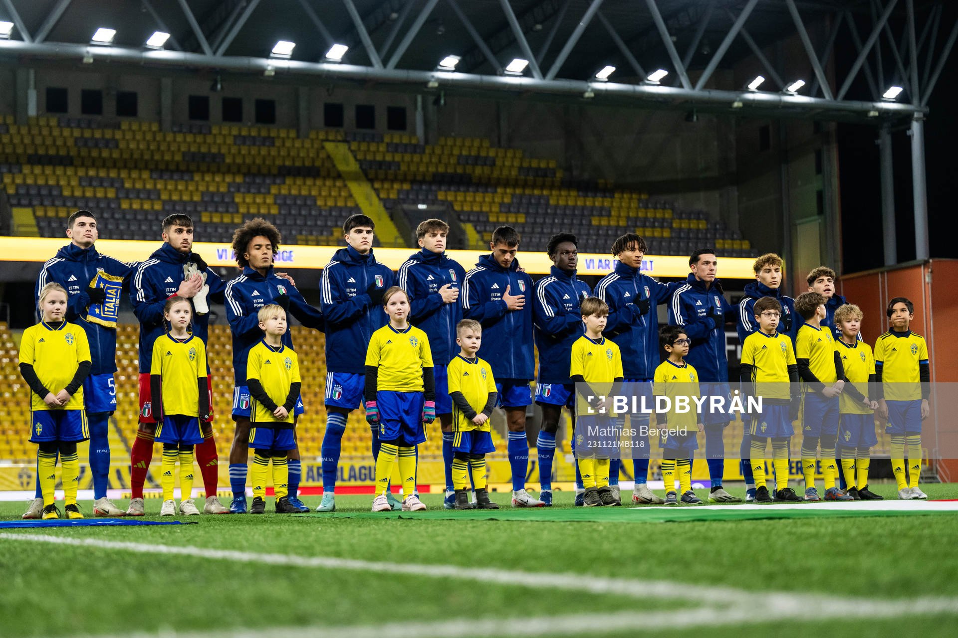 Italiens spelare vid line-up