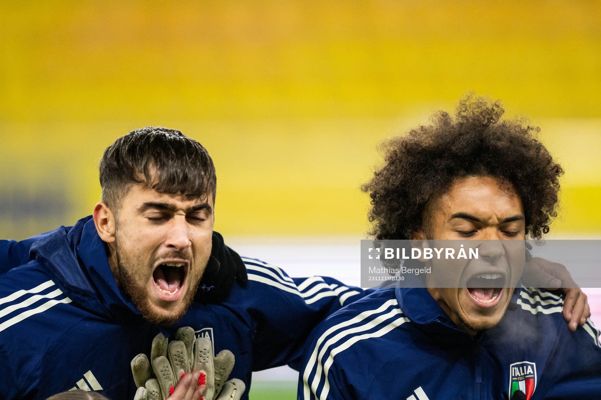 Italiens målvakt Federico Magro och Aaron Ciammaglichella