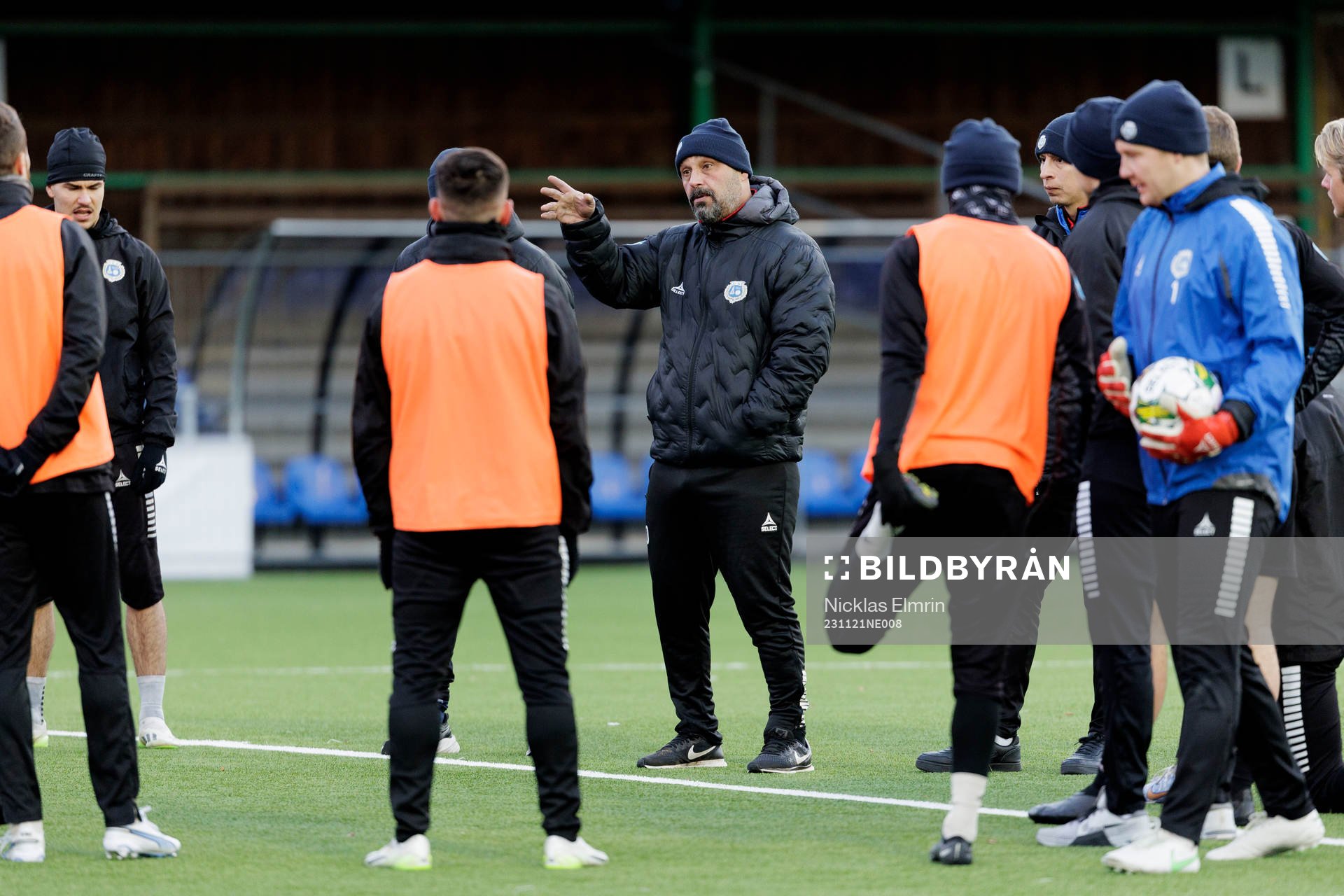 Utsiktens manager Bosko Orovic  under en träning på Ruddalen den 21 november 2023 i Frölunda. 