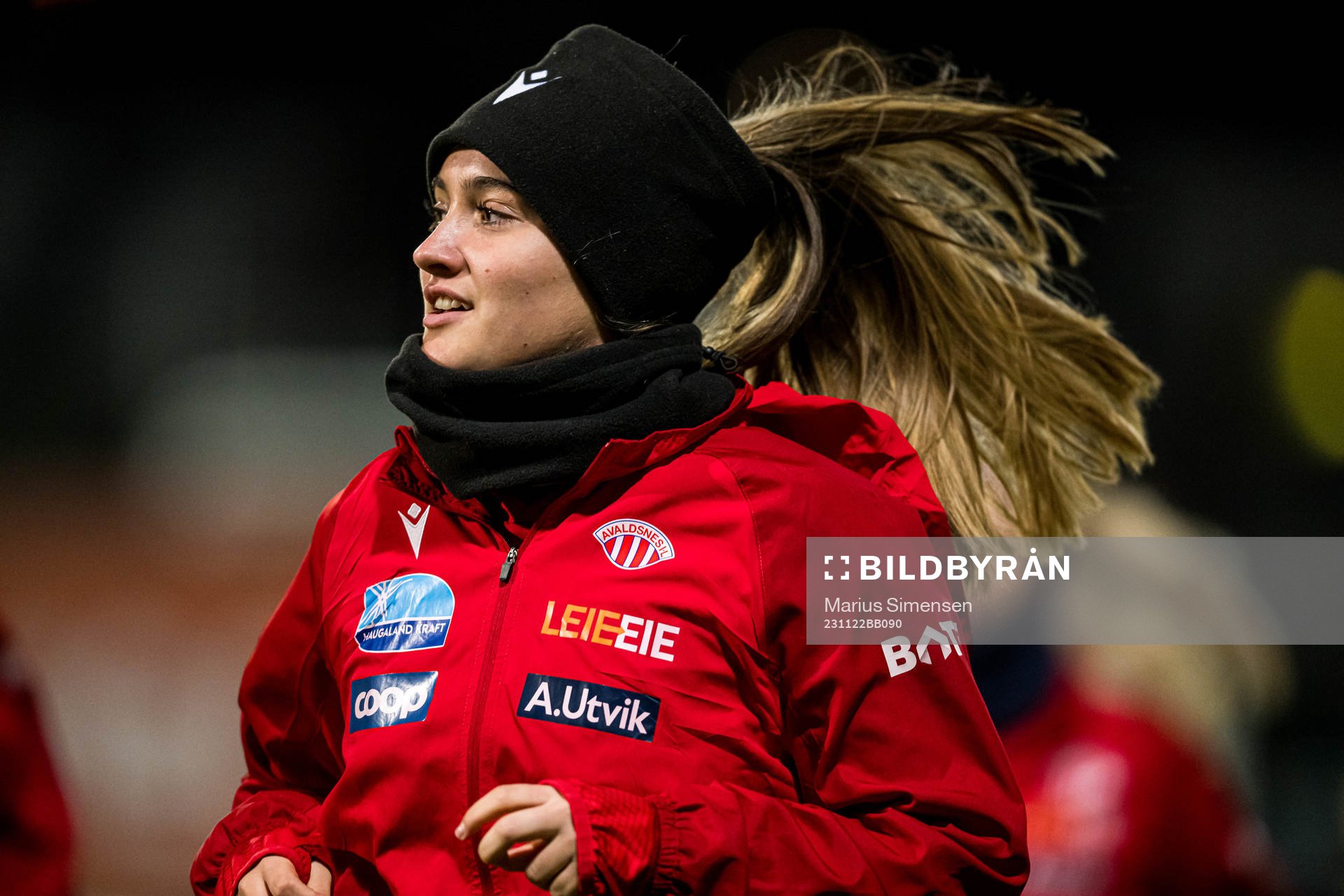 Selma Løvås of Avaldsnes warms up